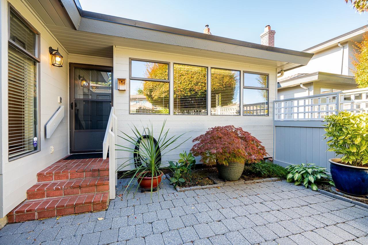 2 14217 18a Avenue Property Photo 1