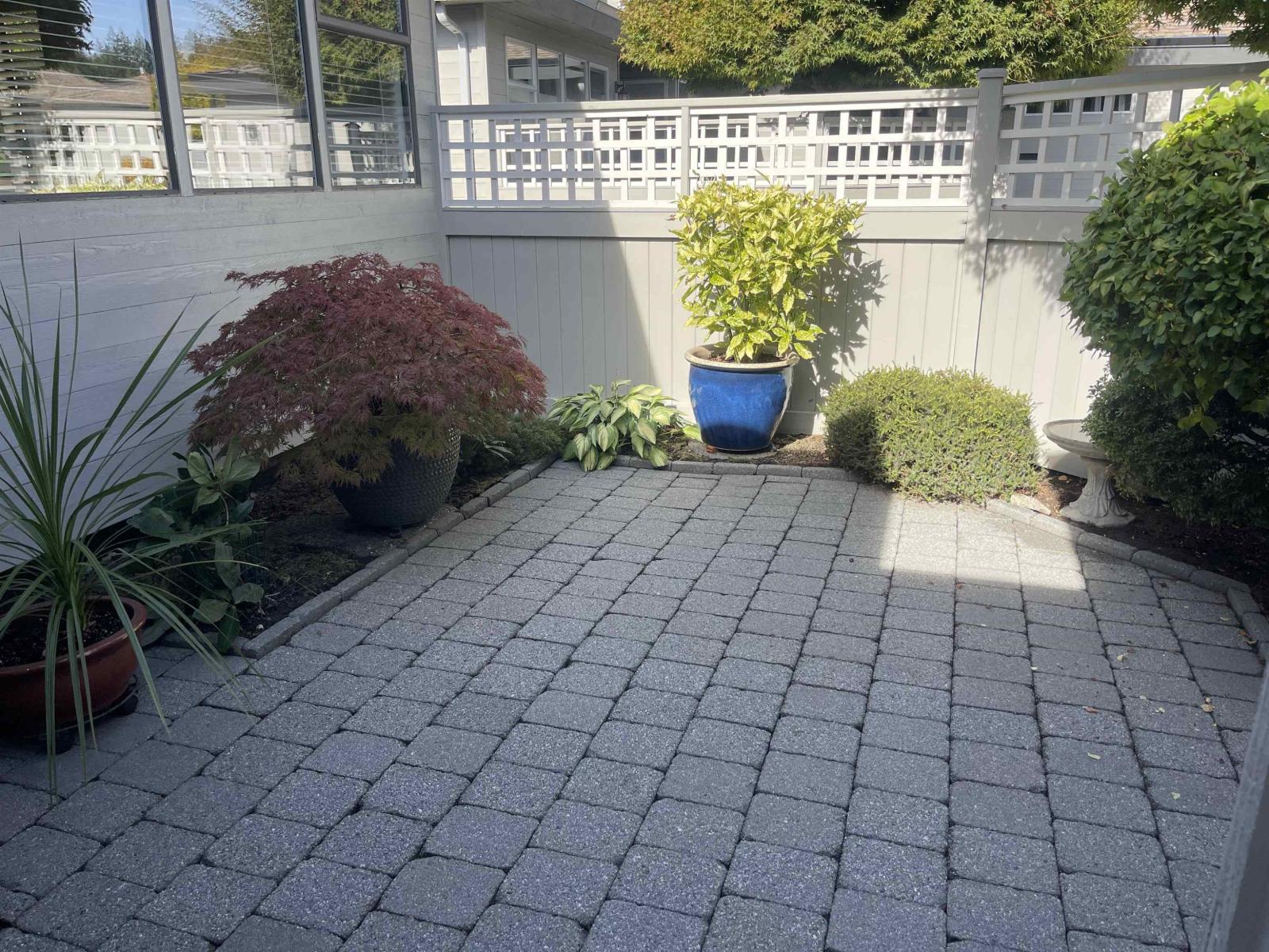2 14217 18a Avenue Property Photo 3