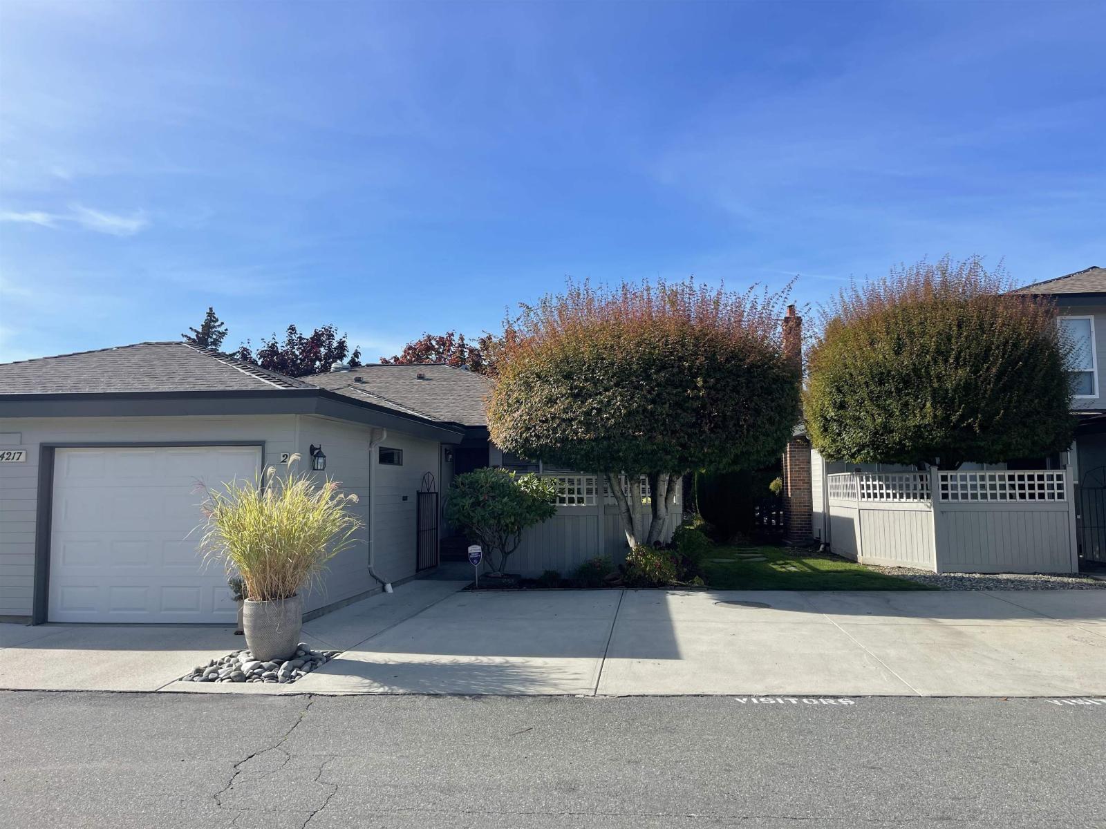 2 14217 18a Avenue Property Photo 7