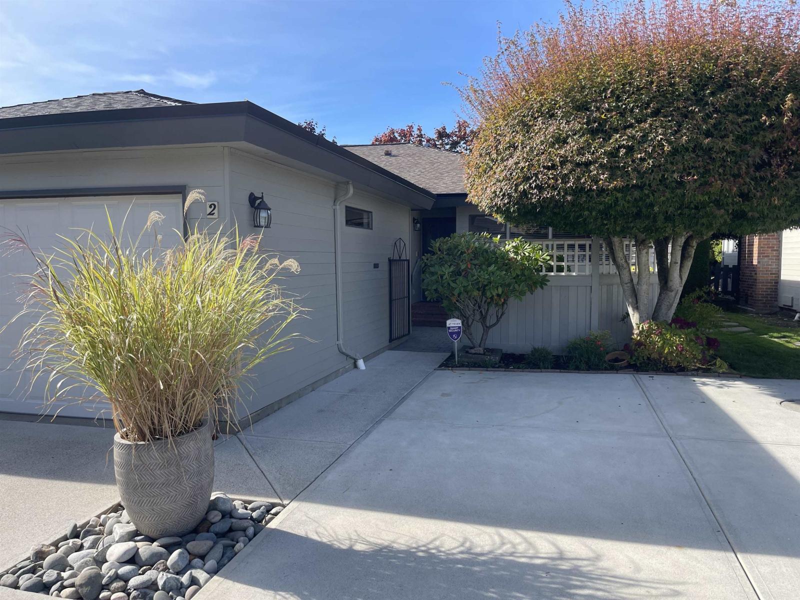 2 14217 18a Avenue Property Photo 10