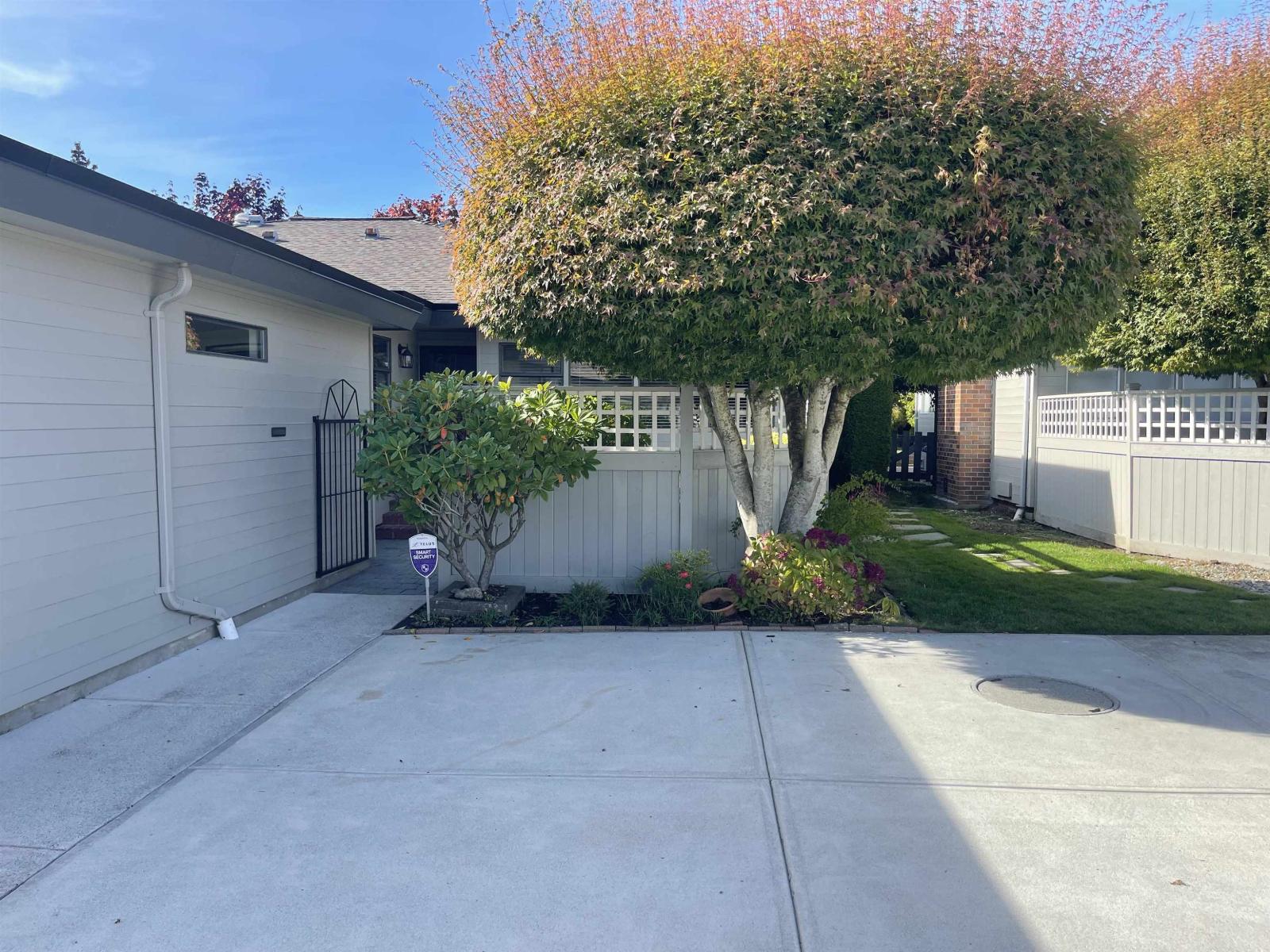 2 14217 18a Avenue Property Photo 11