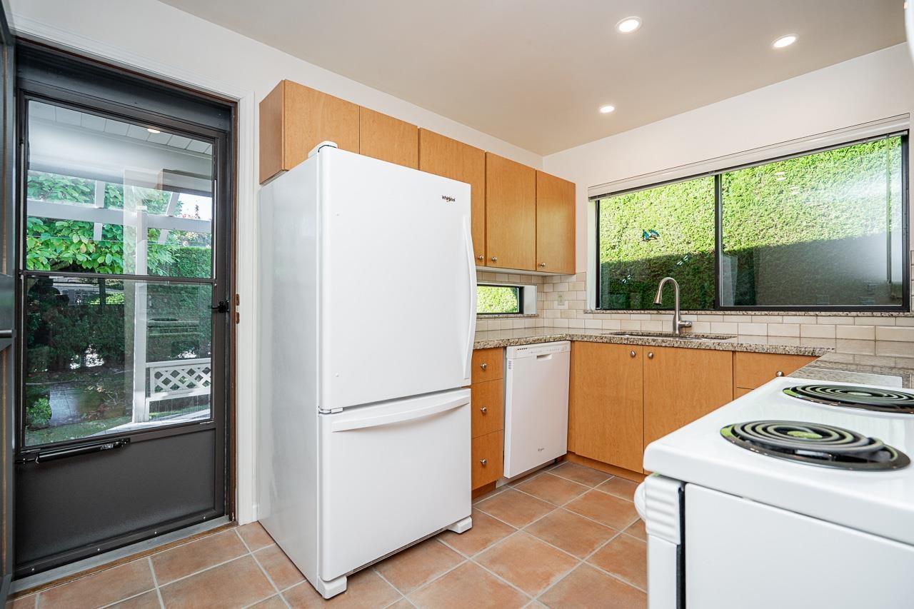 2 14217 18a Avenue Property Photo 22