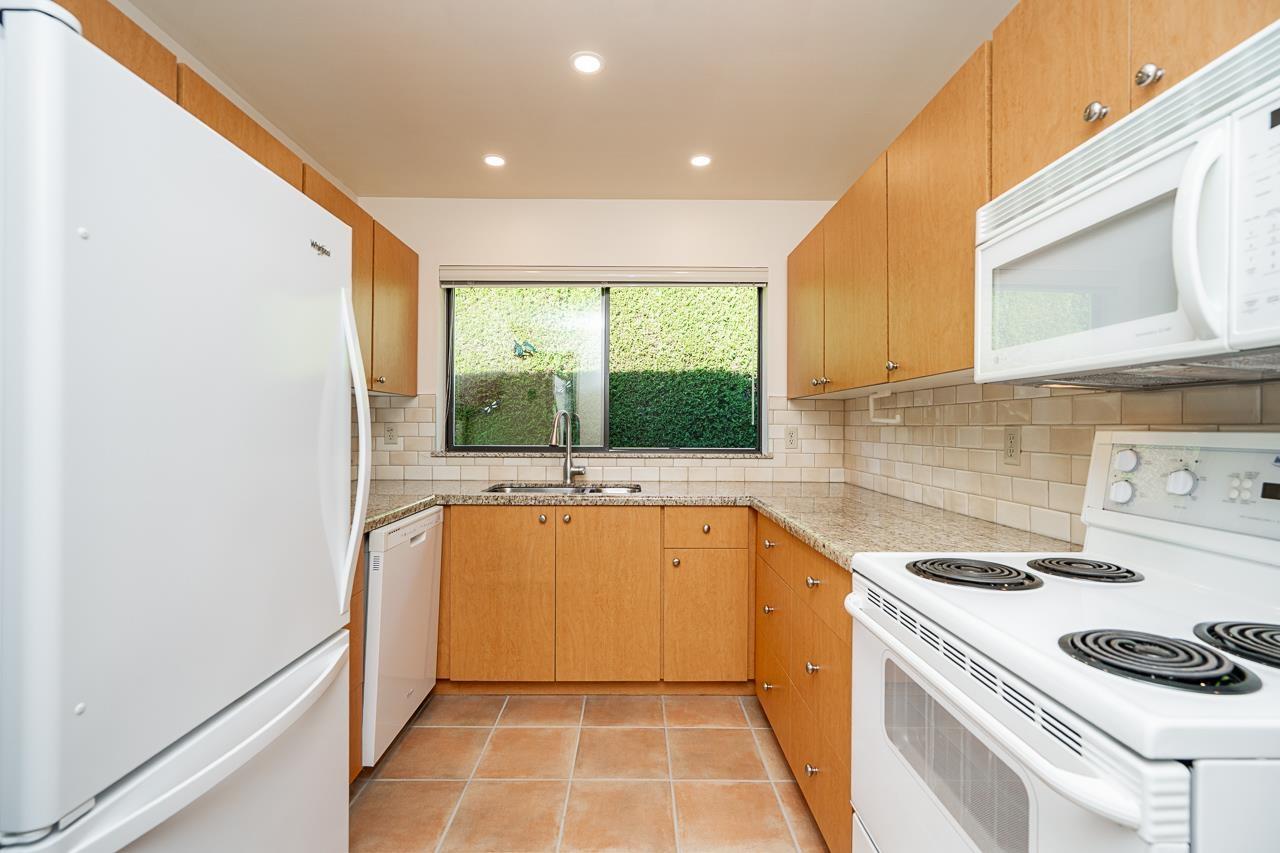 2 14217 18a Avenue Property Photo 23