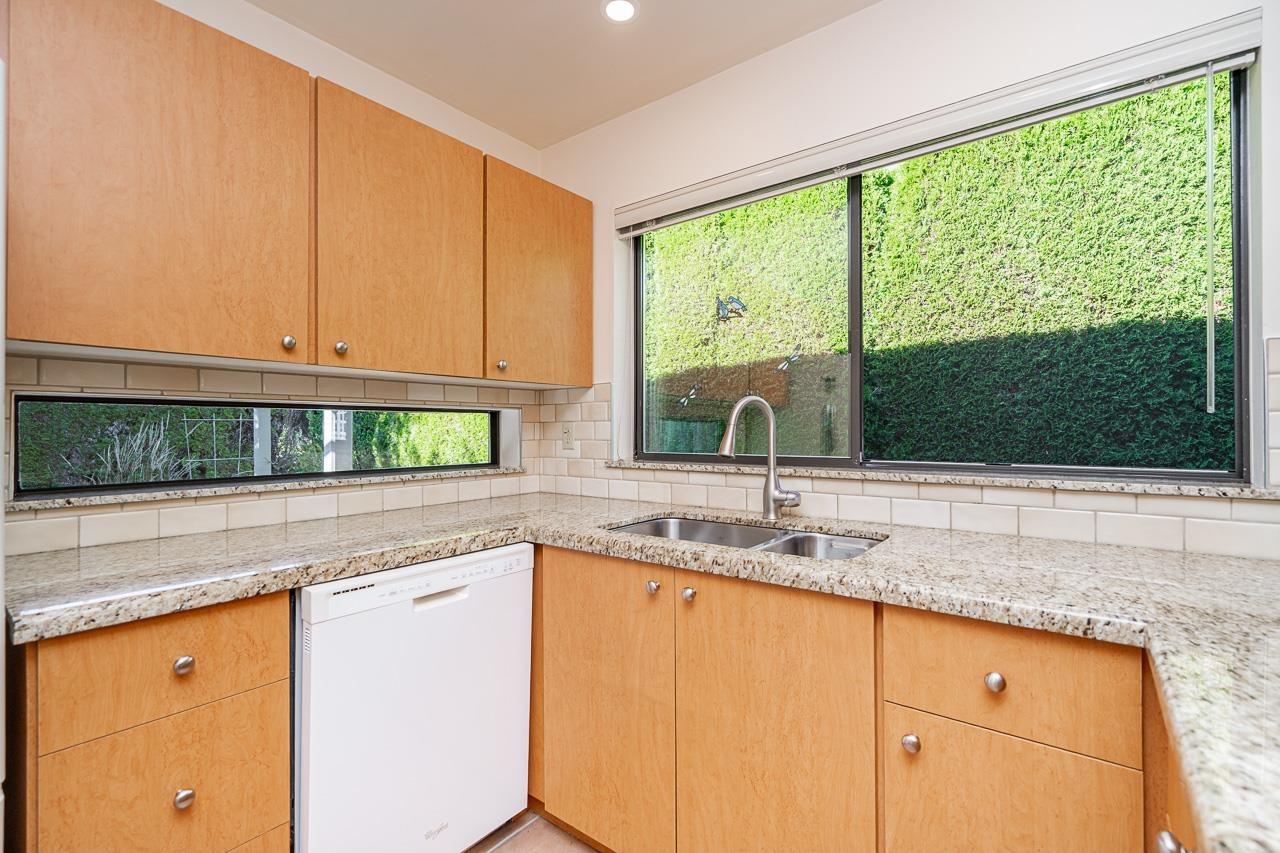 2 14217 18a Avenue Property Photo 24