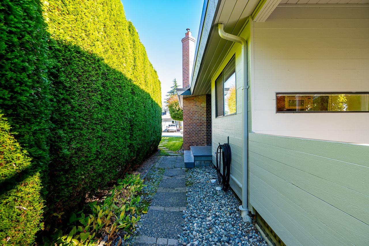 2 14217 18a Avenue Property Photo 37