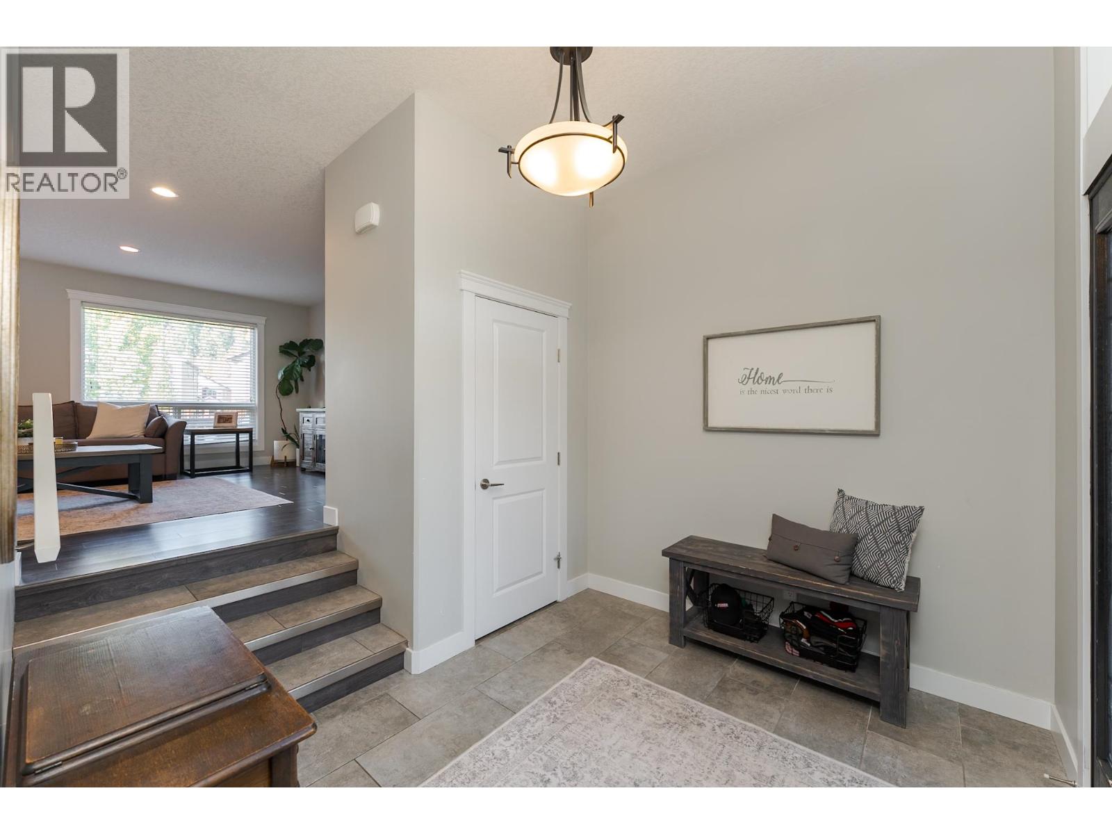 7661 Creekside Way Property Photo 3