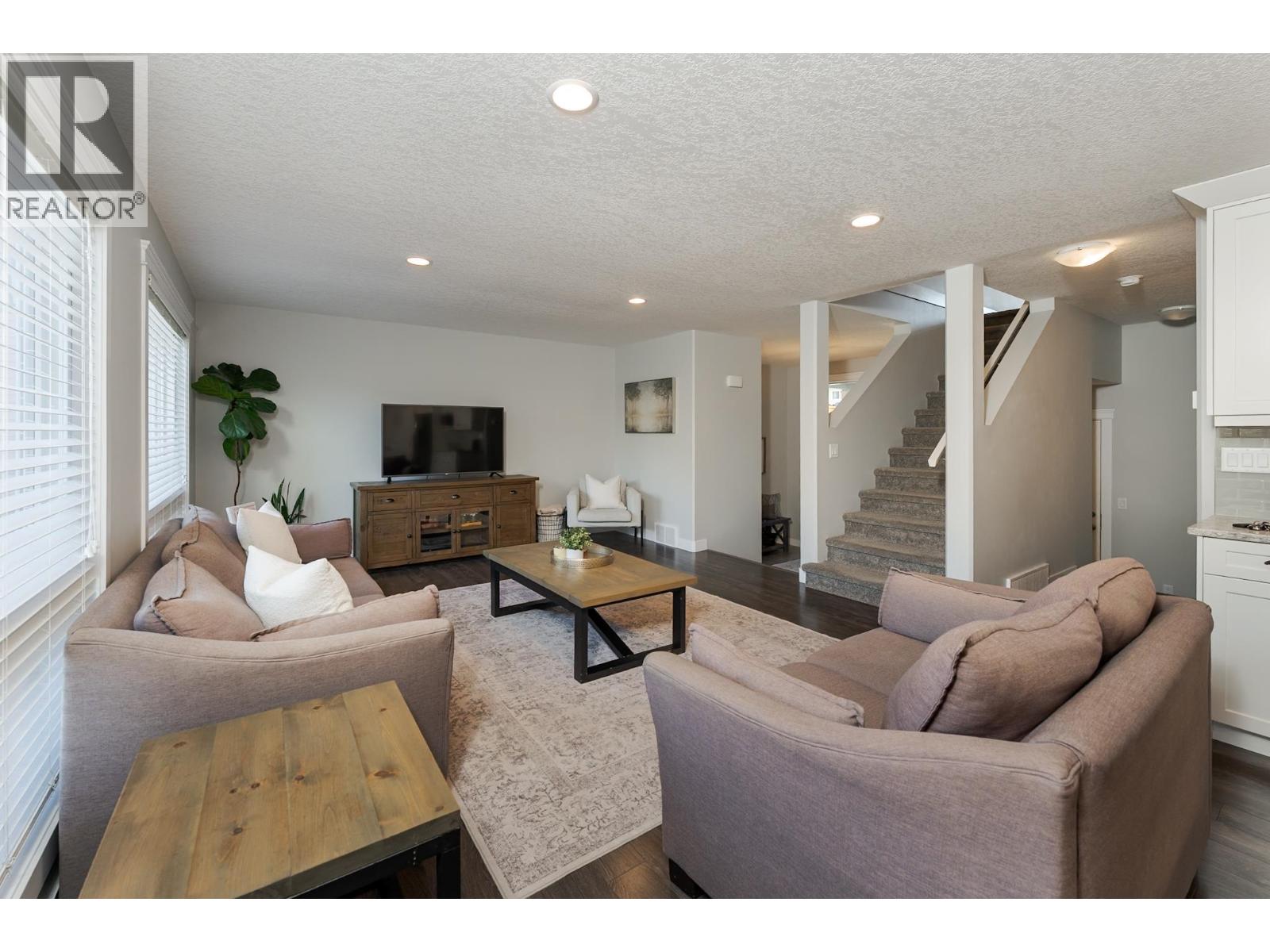 7661 Creekside Way Property Photo 4