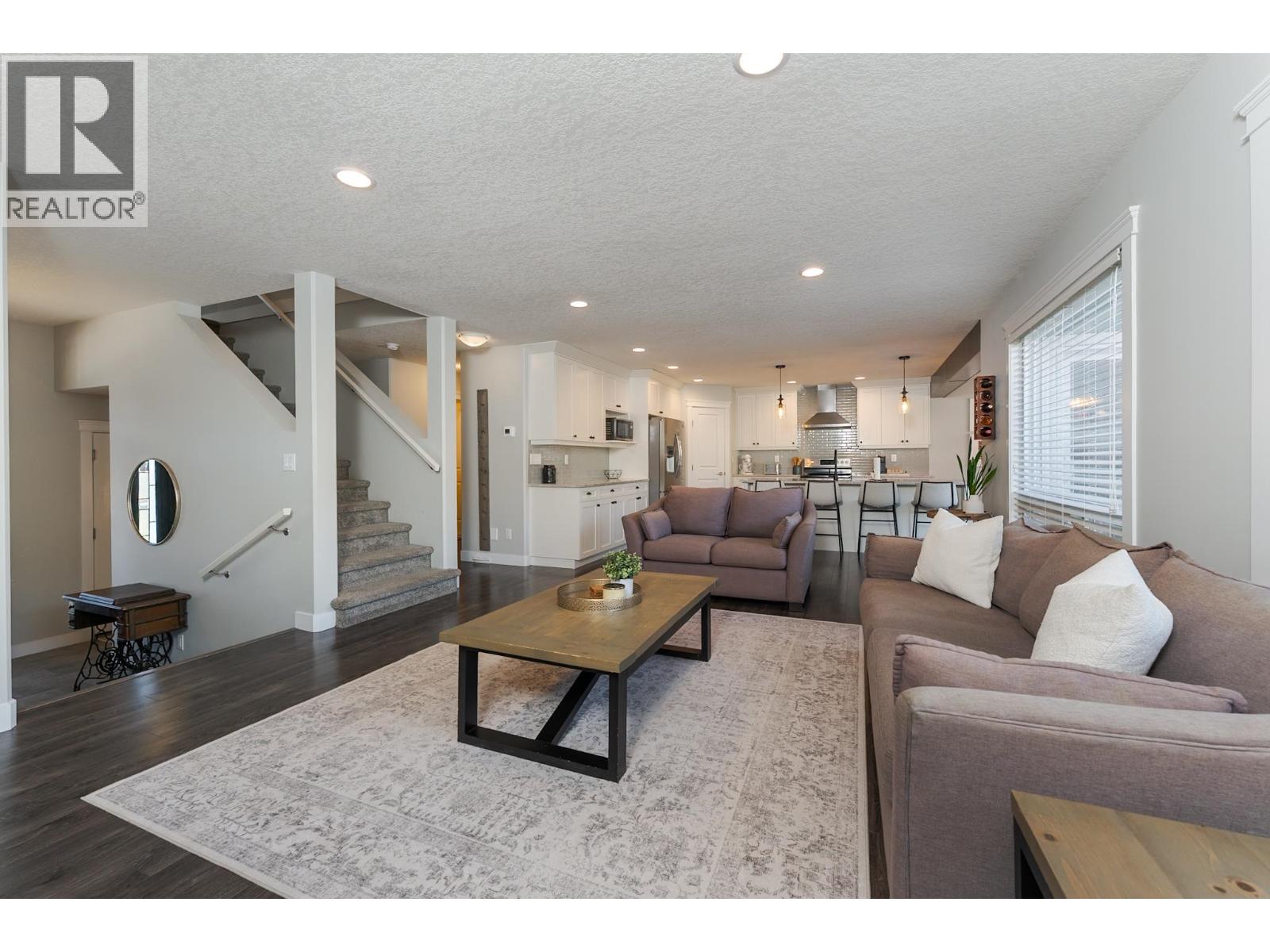 7661 Creekside Way Property Photo 6