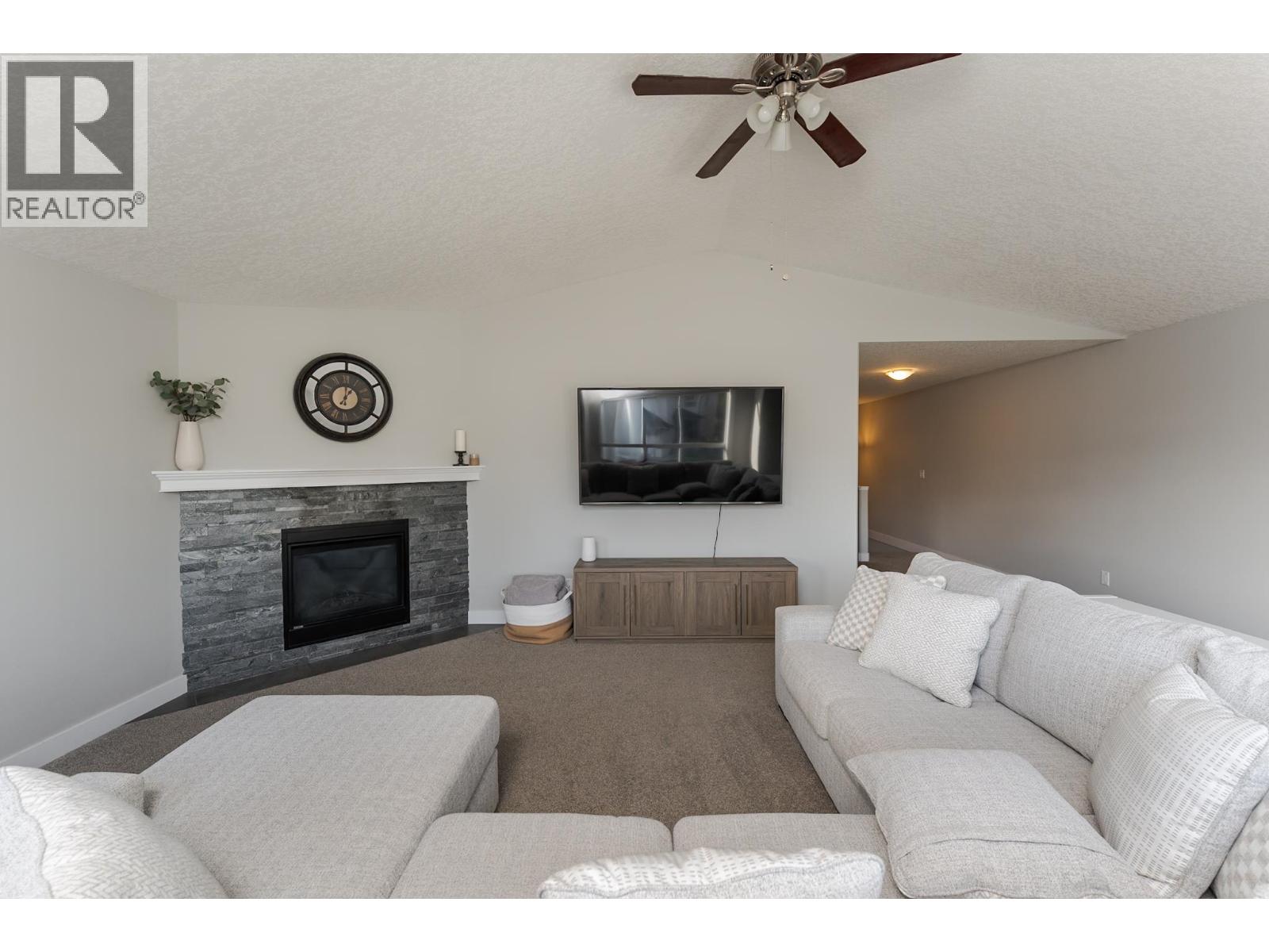 7661 Creekside Way Property Photo 14