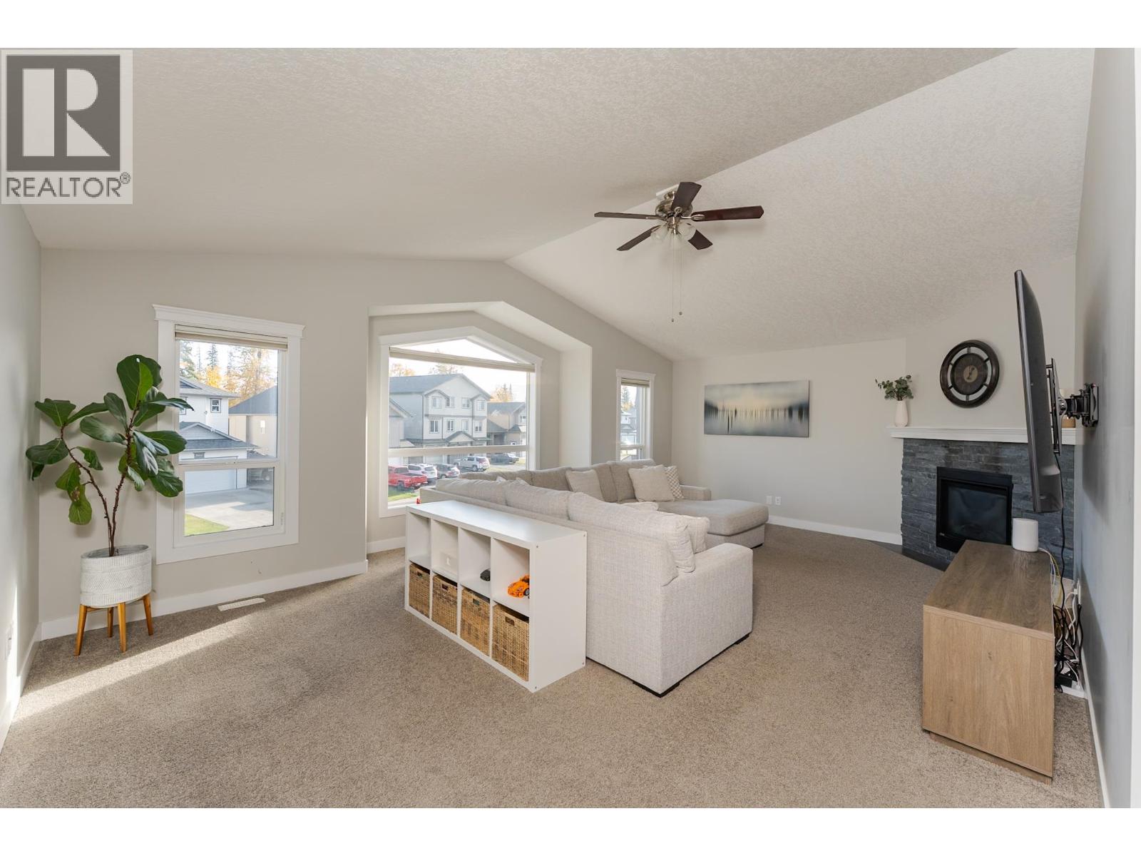 7661 Creekside Way Property Photo 16