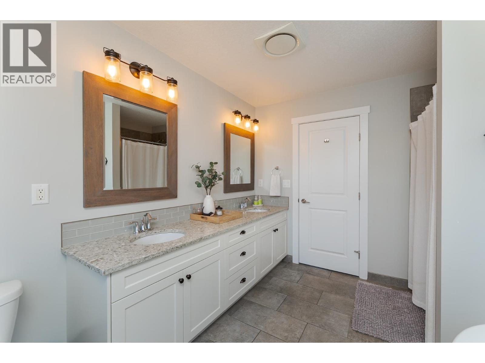 7661 Creekside Way Property Photo 23