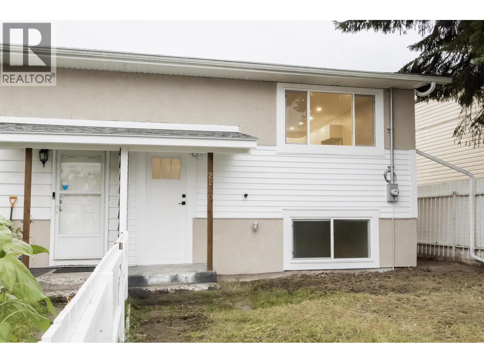 2260 VICTORIA STREET Property Photo 1