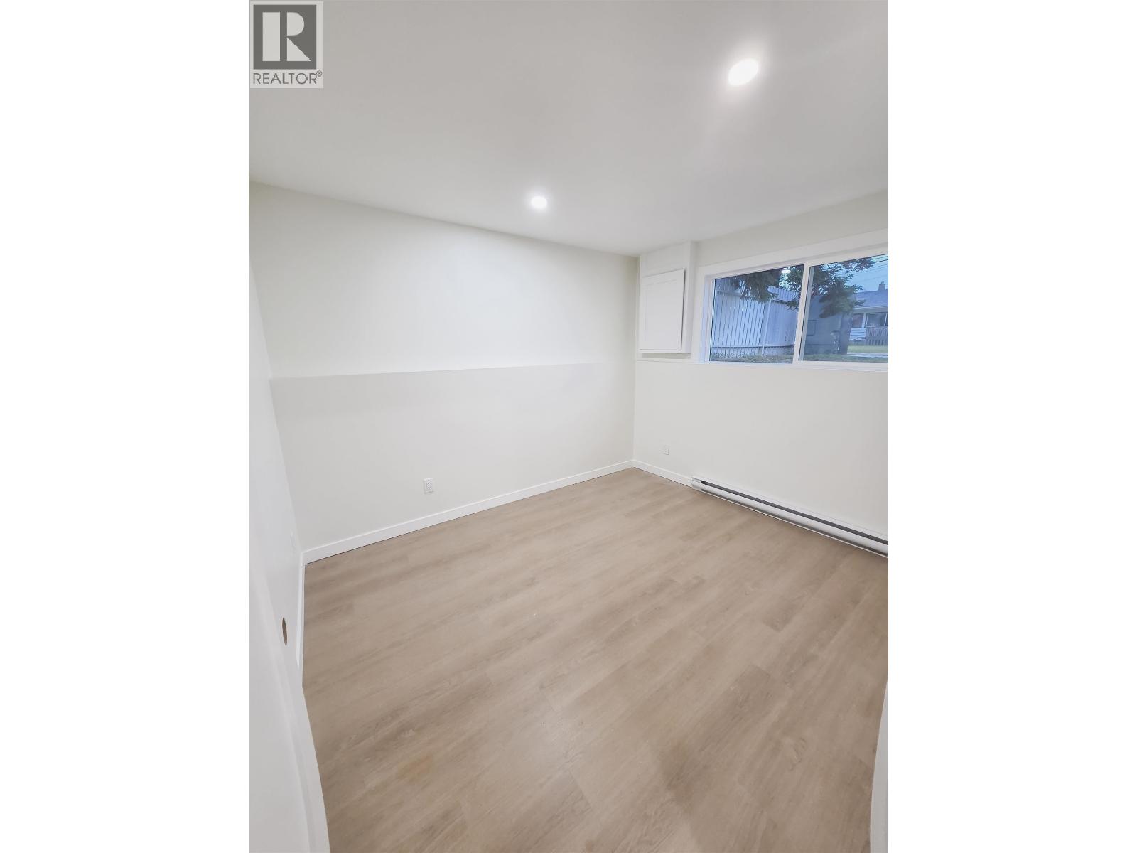 2260 Victoria Street Property Photo 12