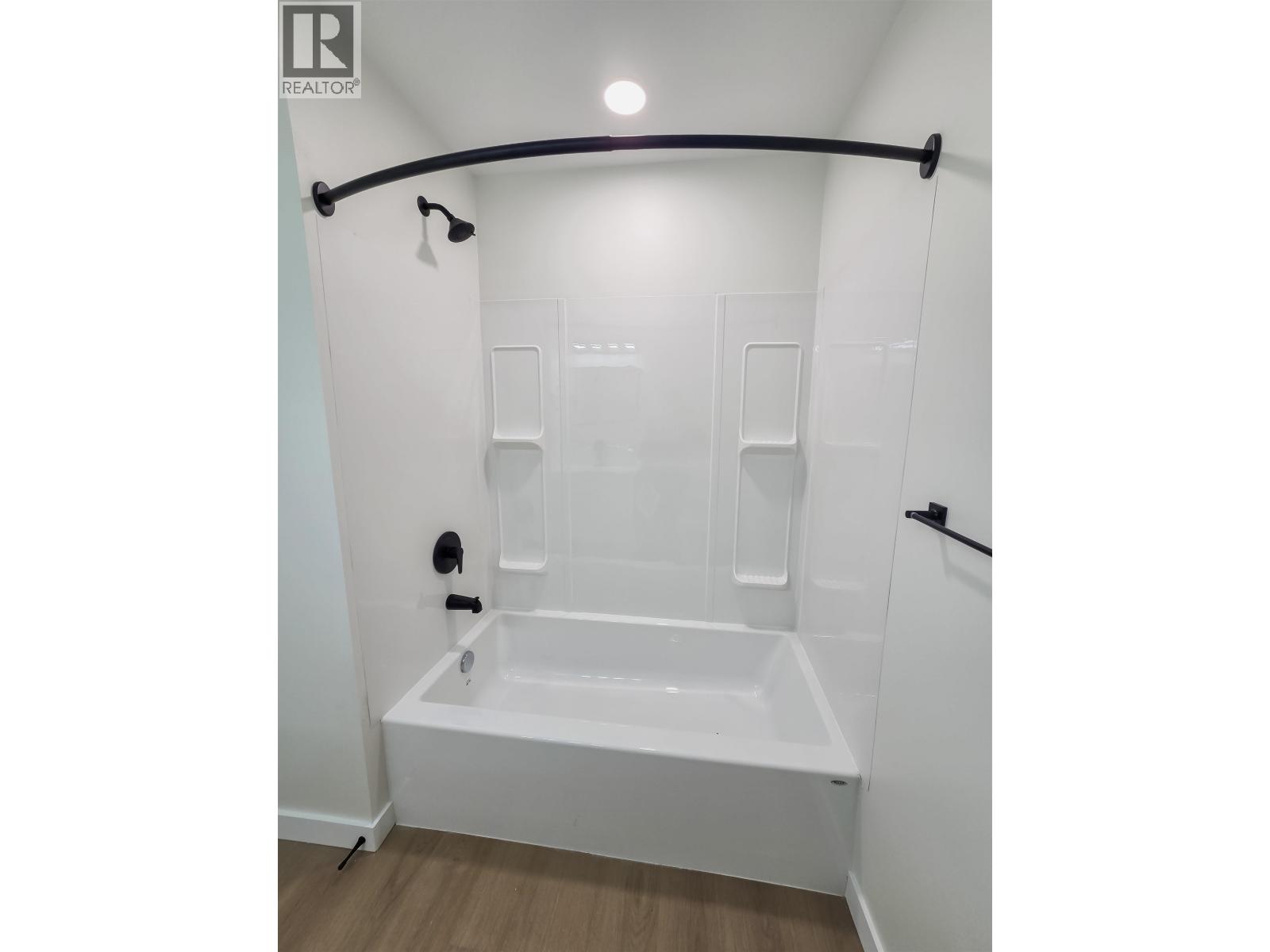 2260 Victoria Street Property Photo 18