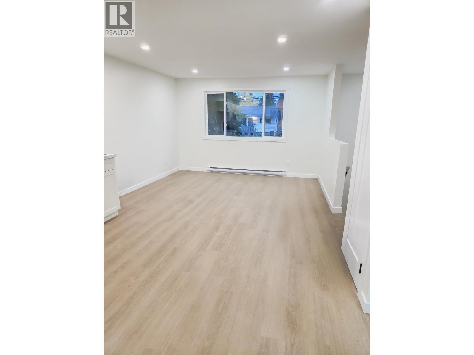 2260 Victoria Street Property Photo 20