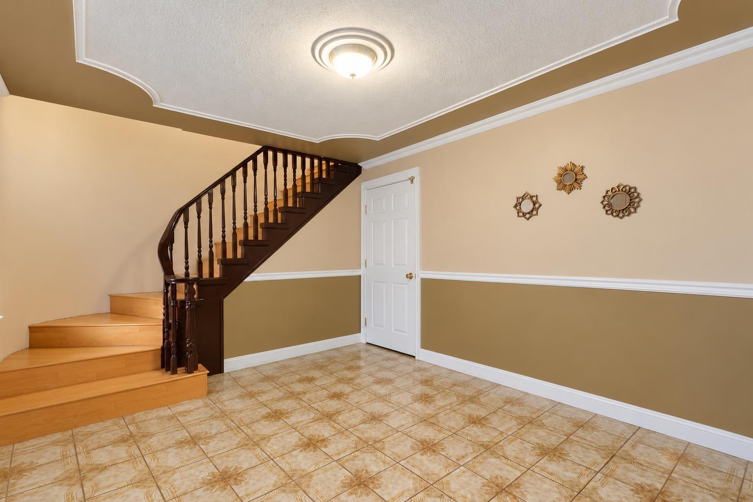 12302 68 Avenue Property Photo 2