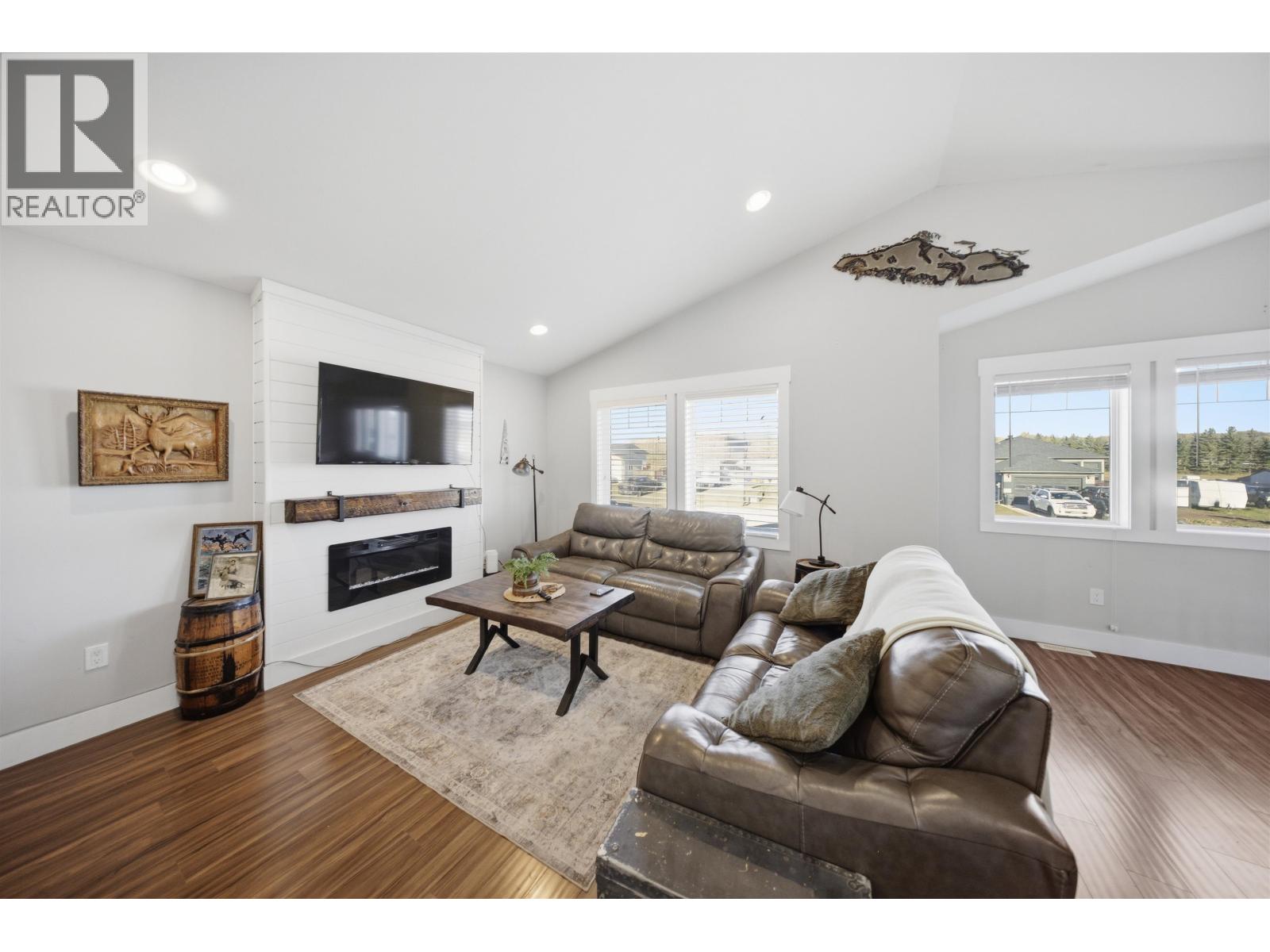 10216 S 97 Street Property Photo 8