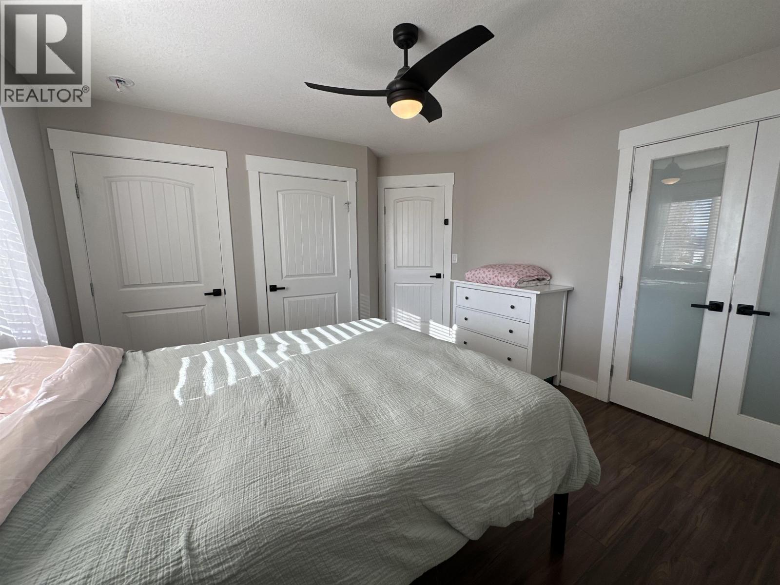 10216 S 97 Street Property Photo 15