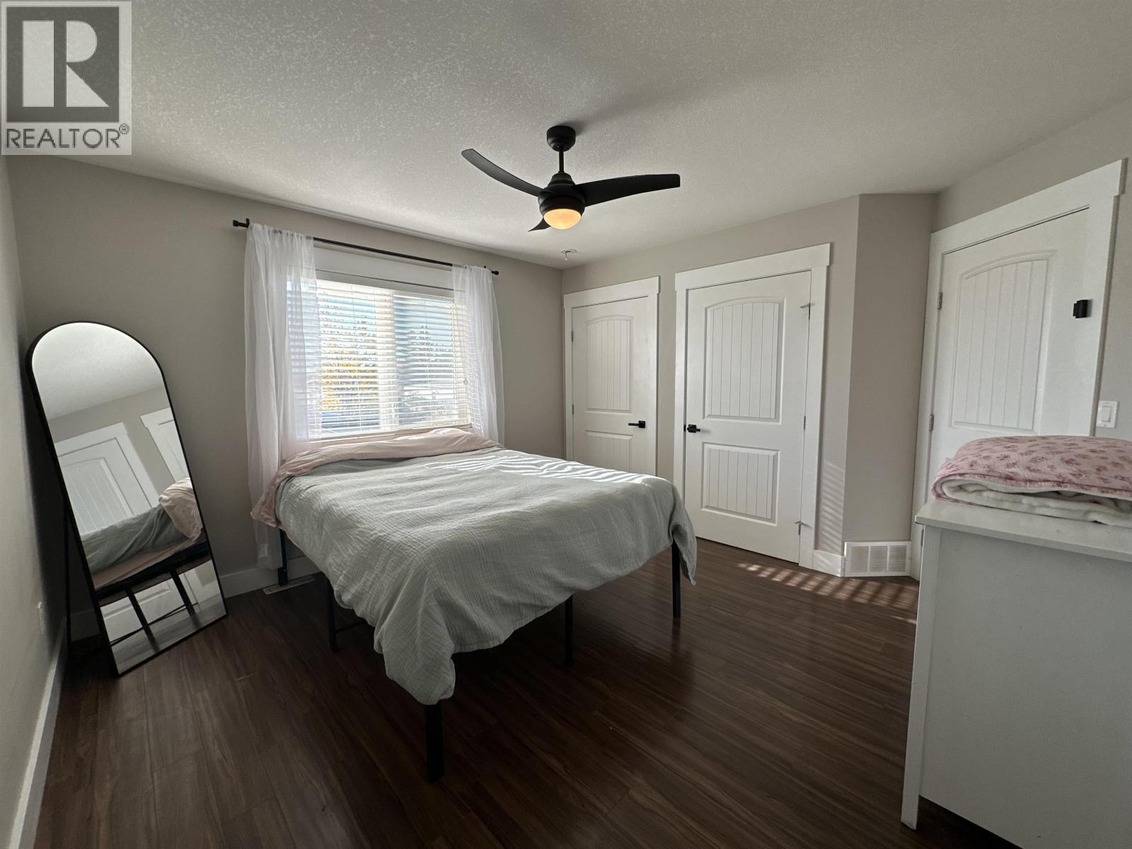 10216 S 97 Street Property Photo 16