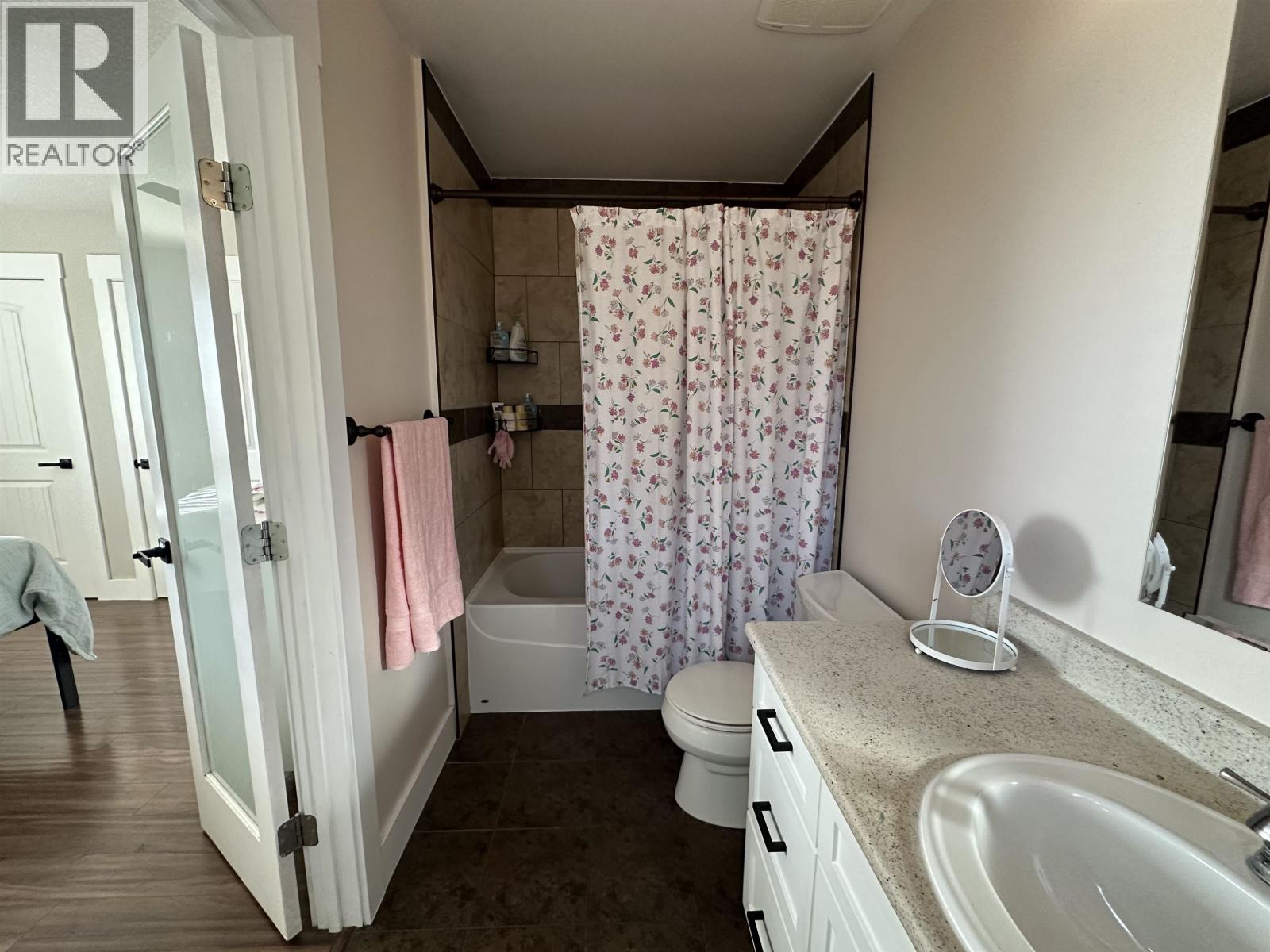 10216 S 97 Street Property Photo 17