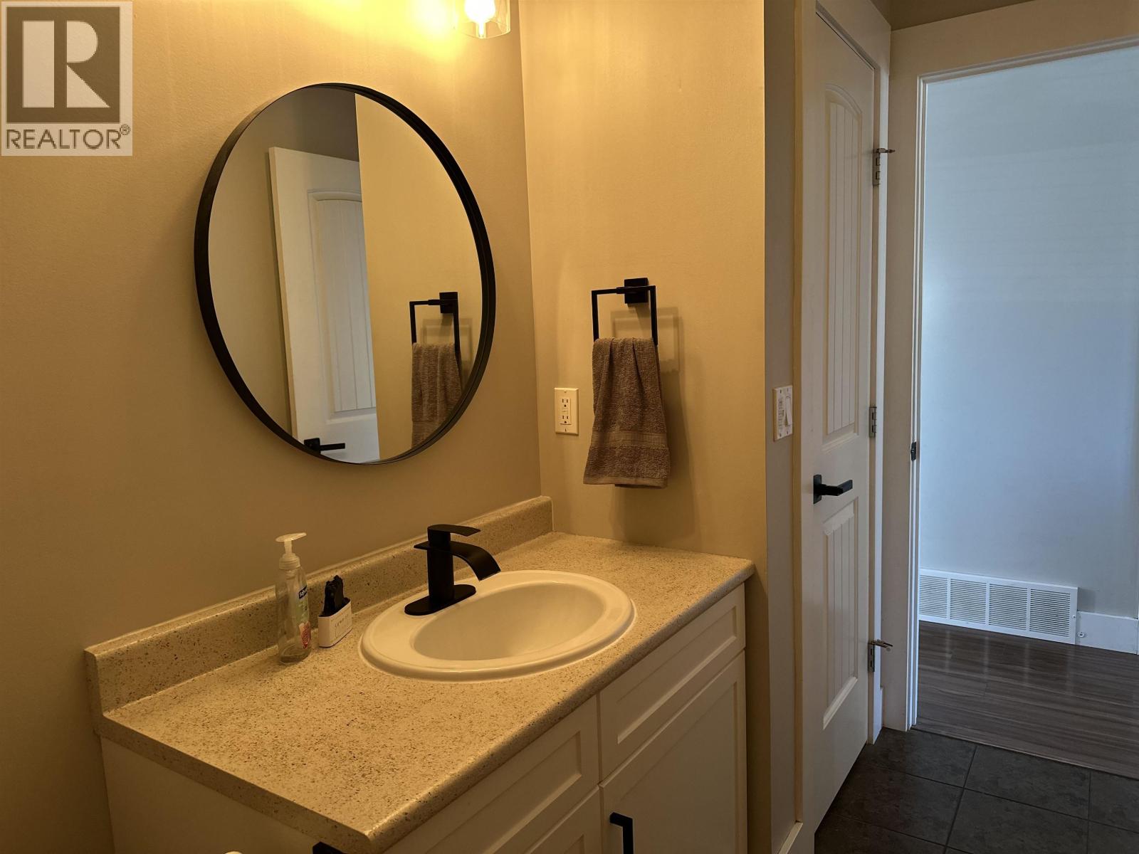 10216 S 97 Street Property Photo 22