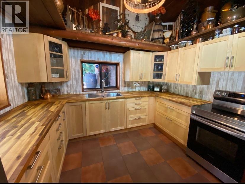 604 Waugh Road Property Photo 4