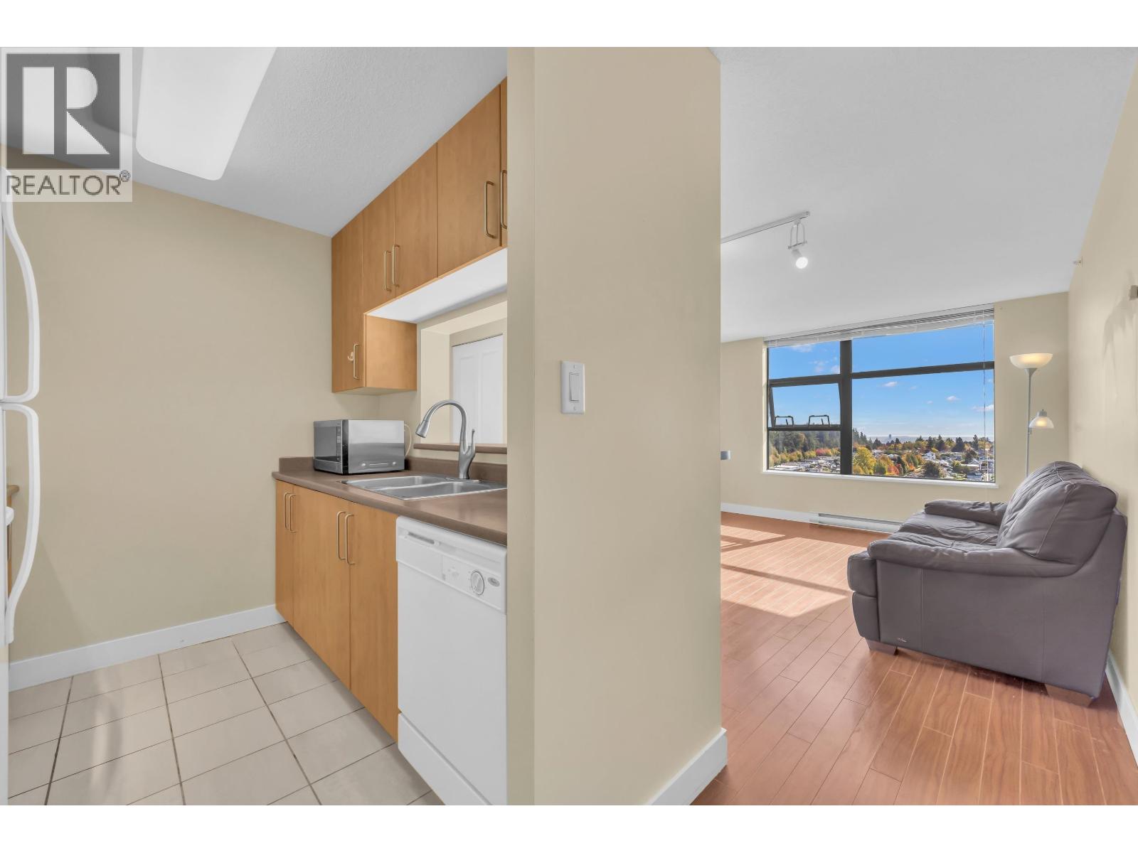 2702 5380 Oben Street Property Photo 4