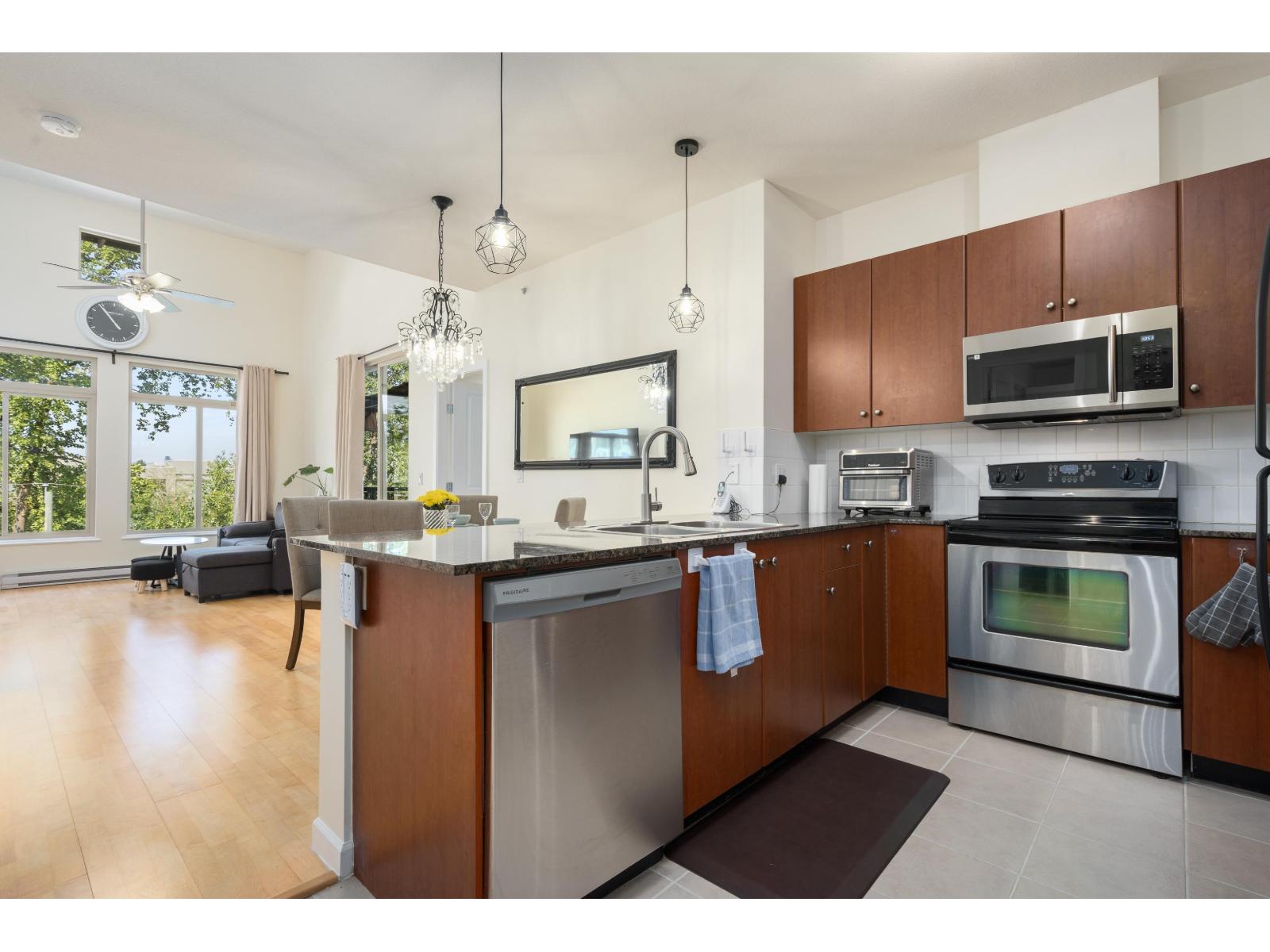 418 10180 153 Street Property Photo 3