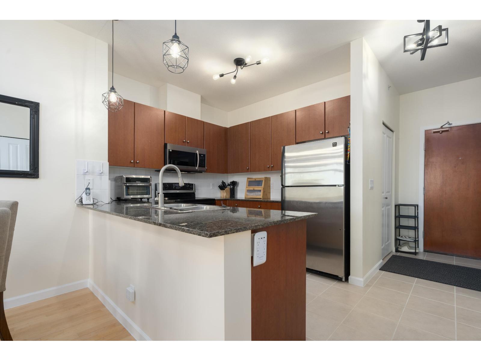 418 10180 153 Street Property Photo 5
