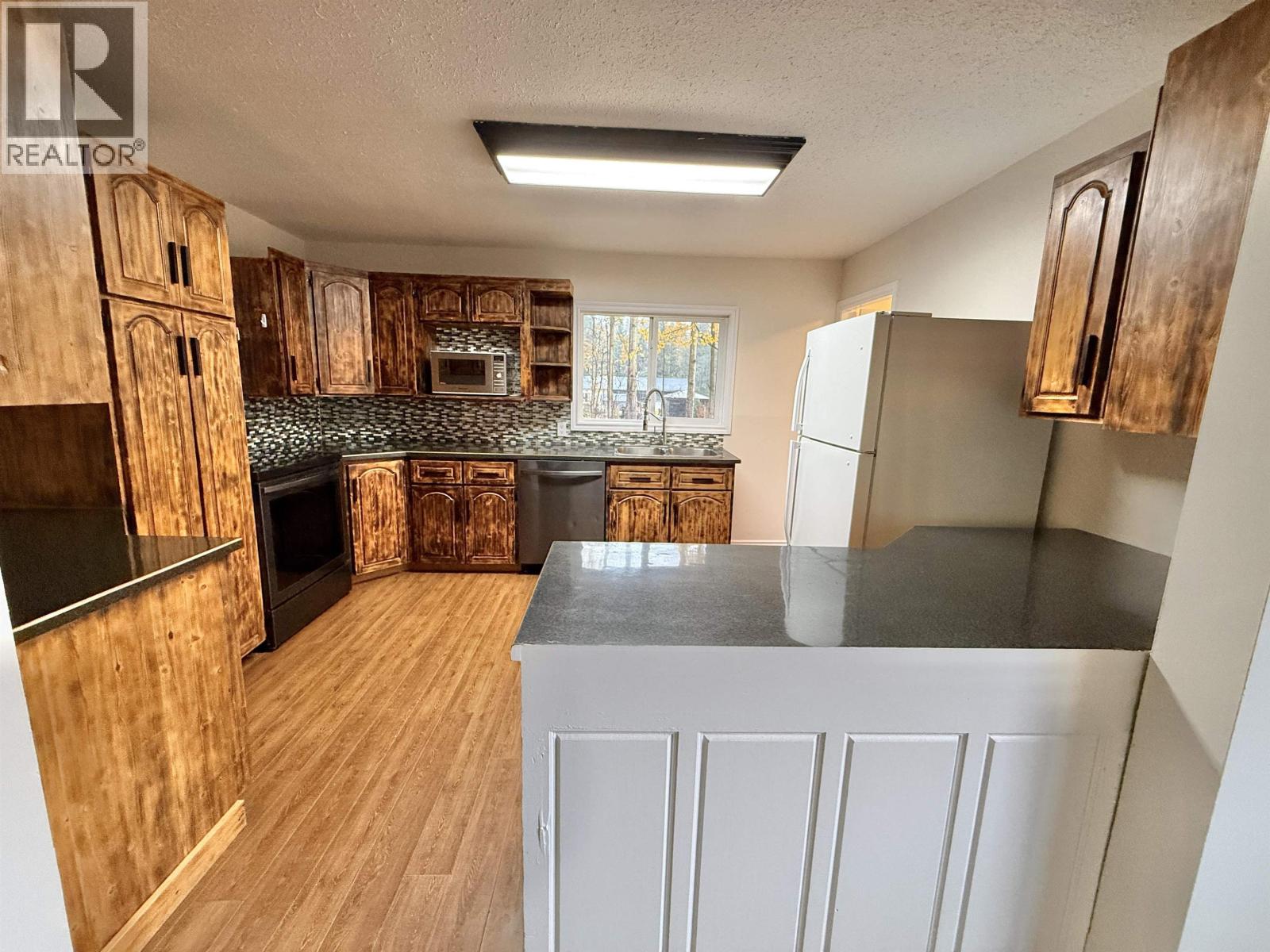 3925 Aird Road Property Photo 11