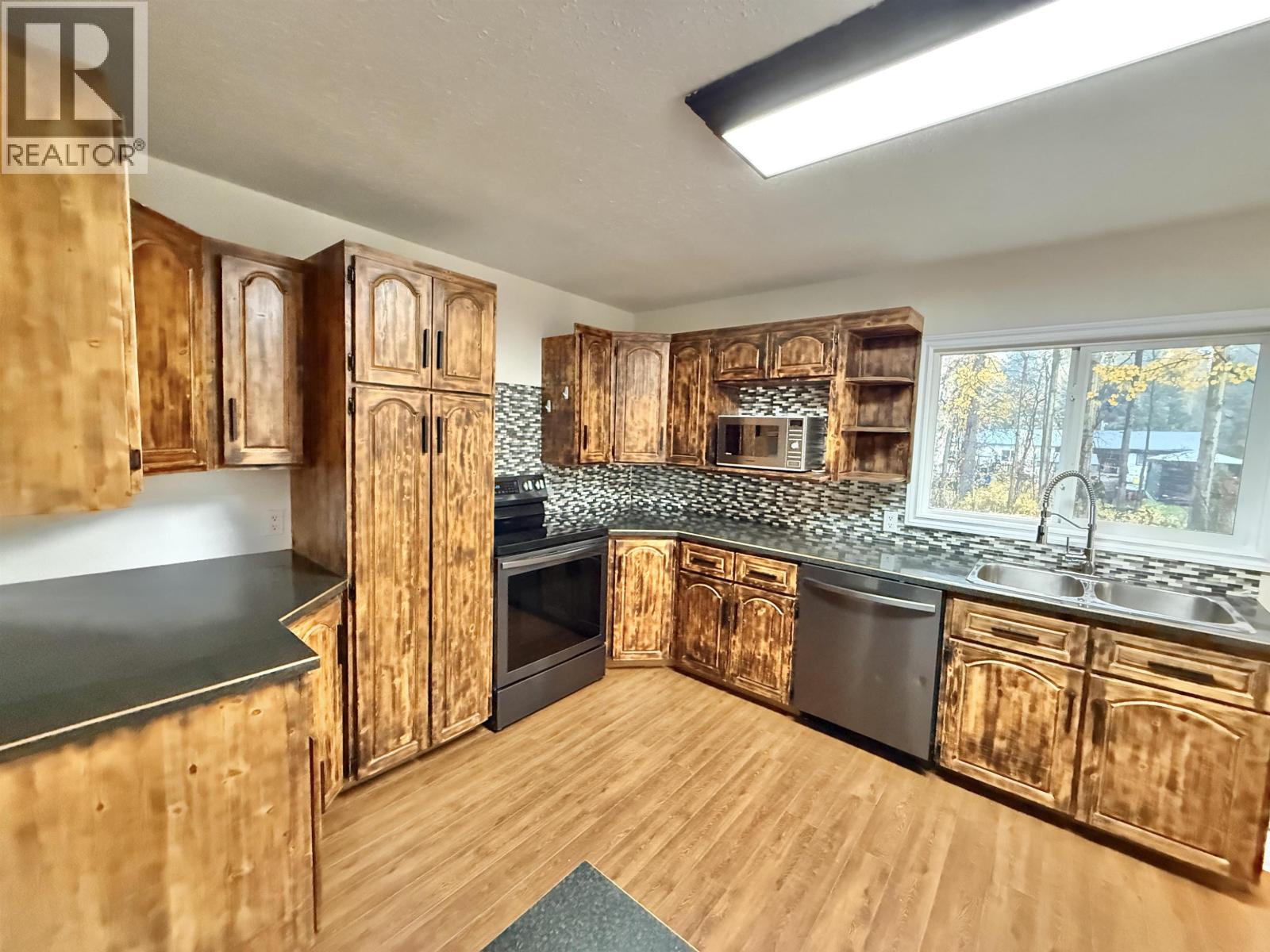 3925 Aird Road Property Photo 12