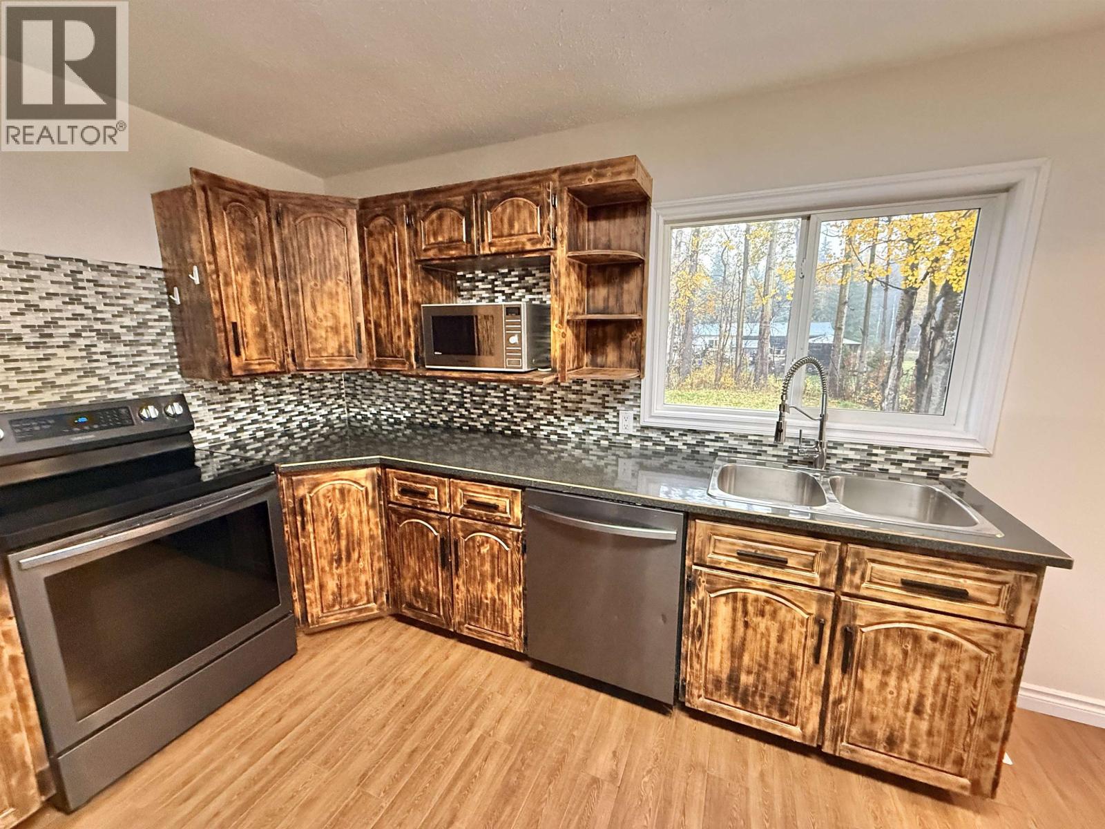 3925 Aird Road Property Photo 16