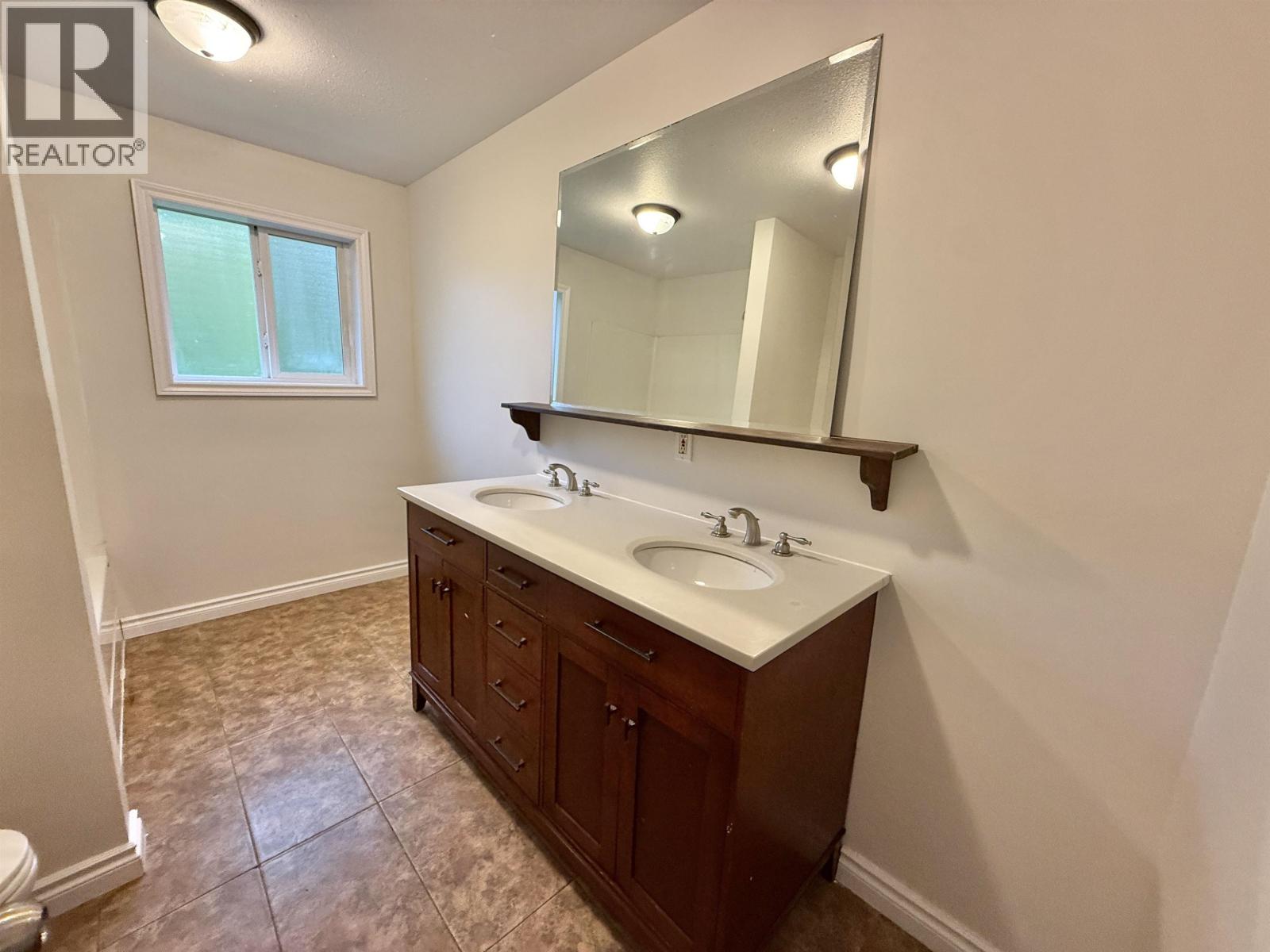 3925 Aird Road Property Photo 29