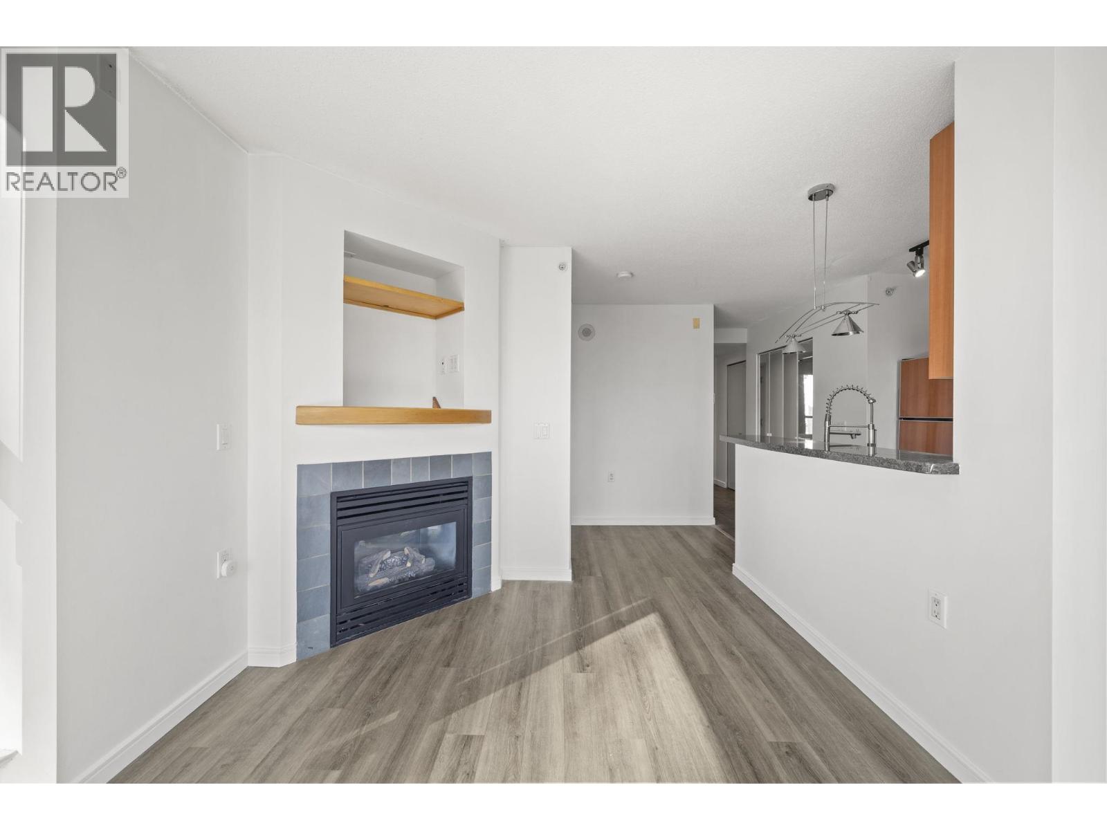 1807 1068 Hornby Street Property Photo 5
