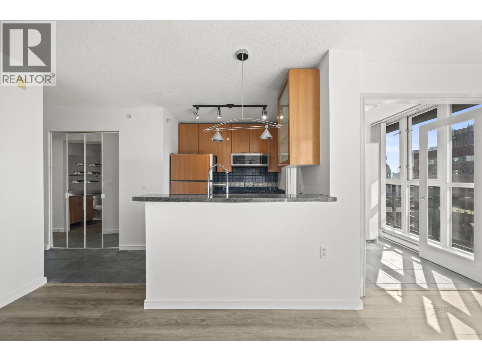 1807 1068 Hornby Street Property Photo 13