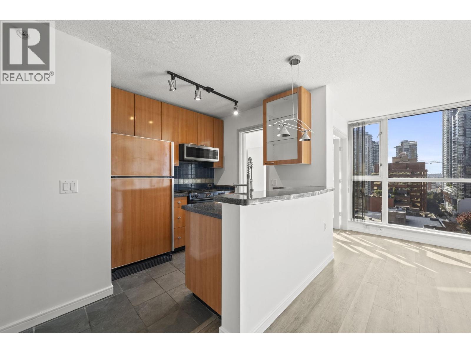 1807 1068 Hornby Street Property Photo 17