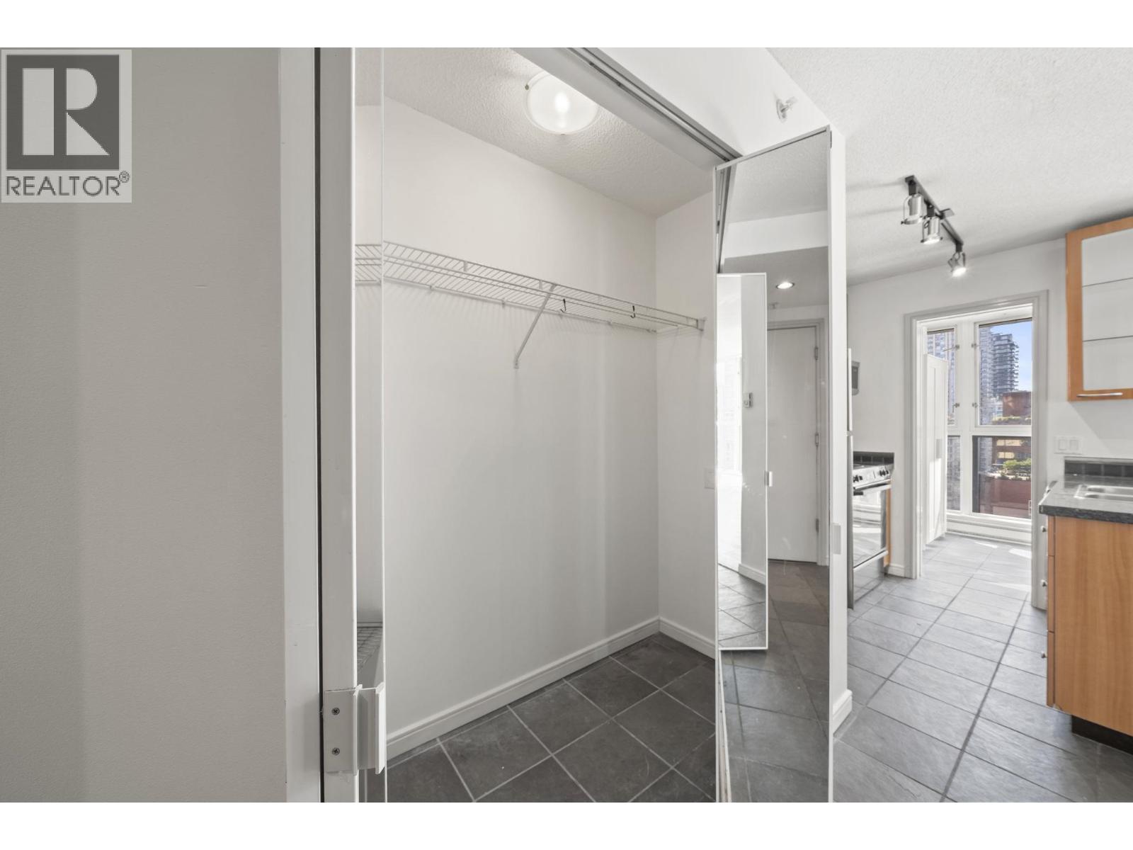 1807 1068 Hornby Street Property Photo 21