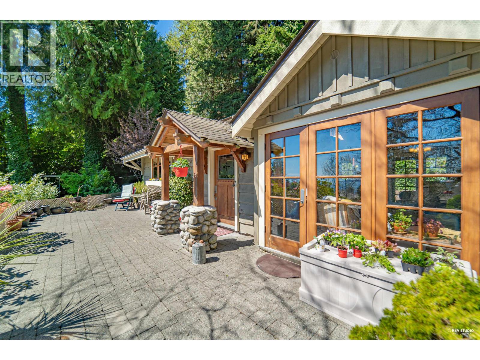 2261 Gisby Street Property Photo 1