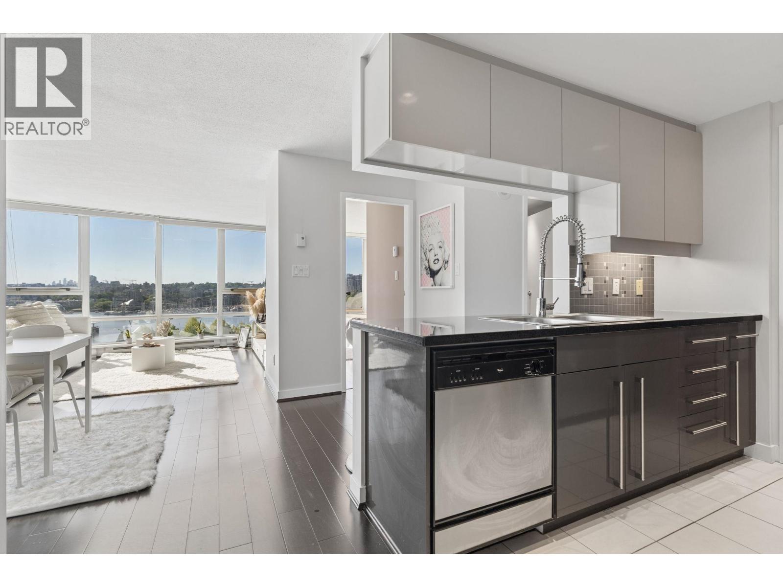 908 1408 Strathmore Mews Property Photo 7