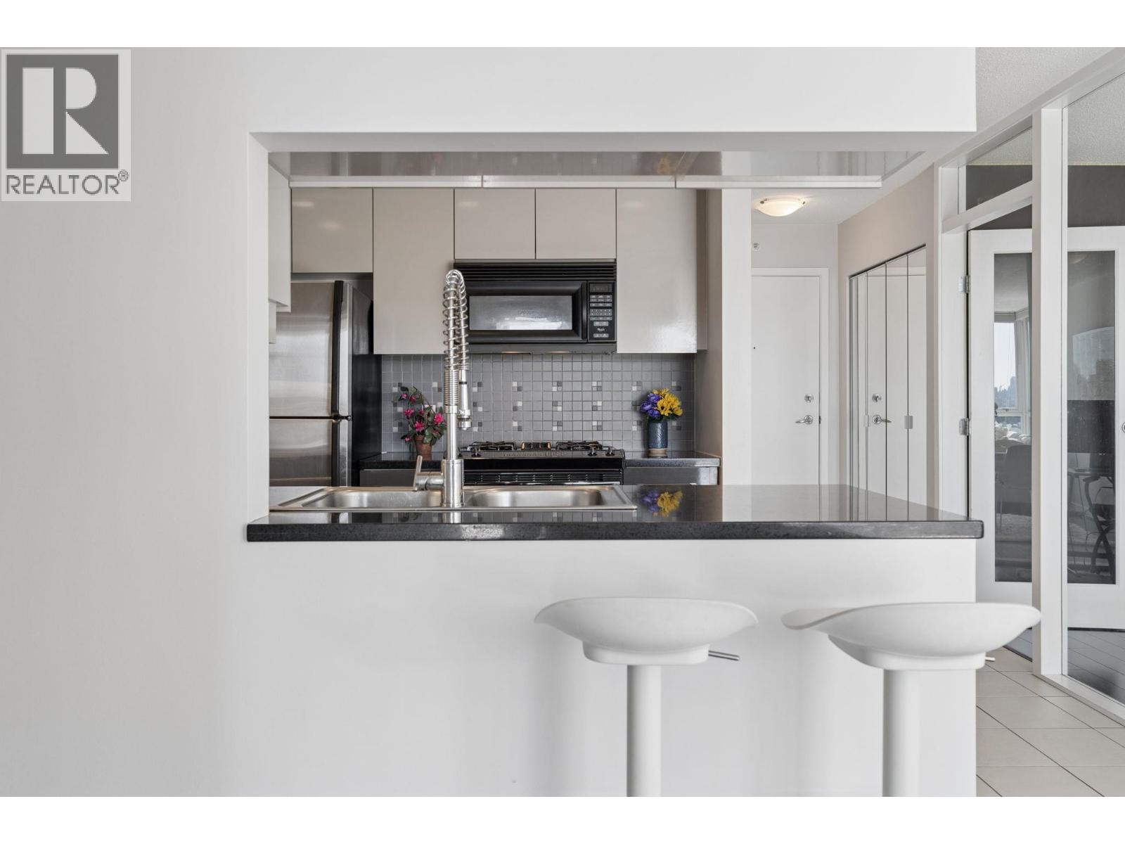 908 1408 Strathmore Mews Property Photo 24