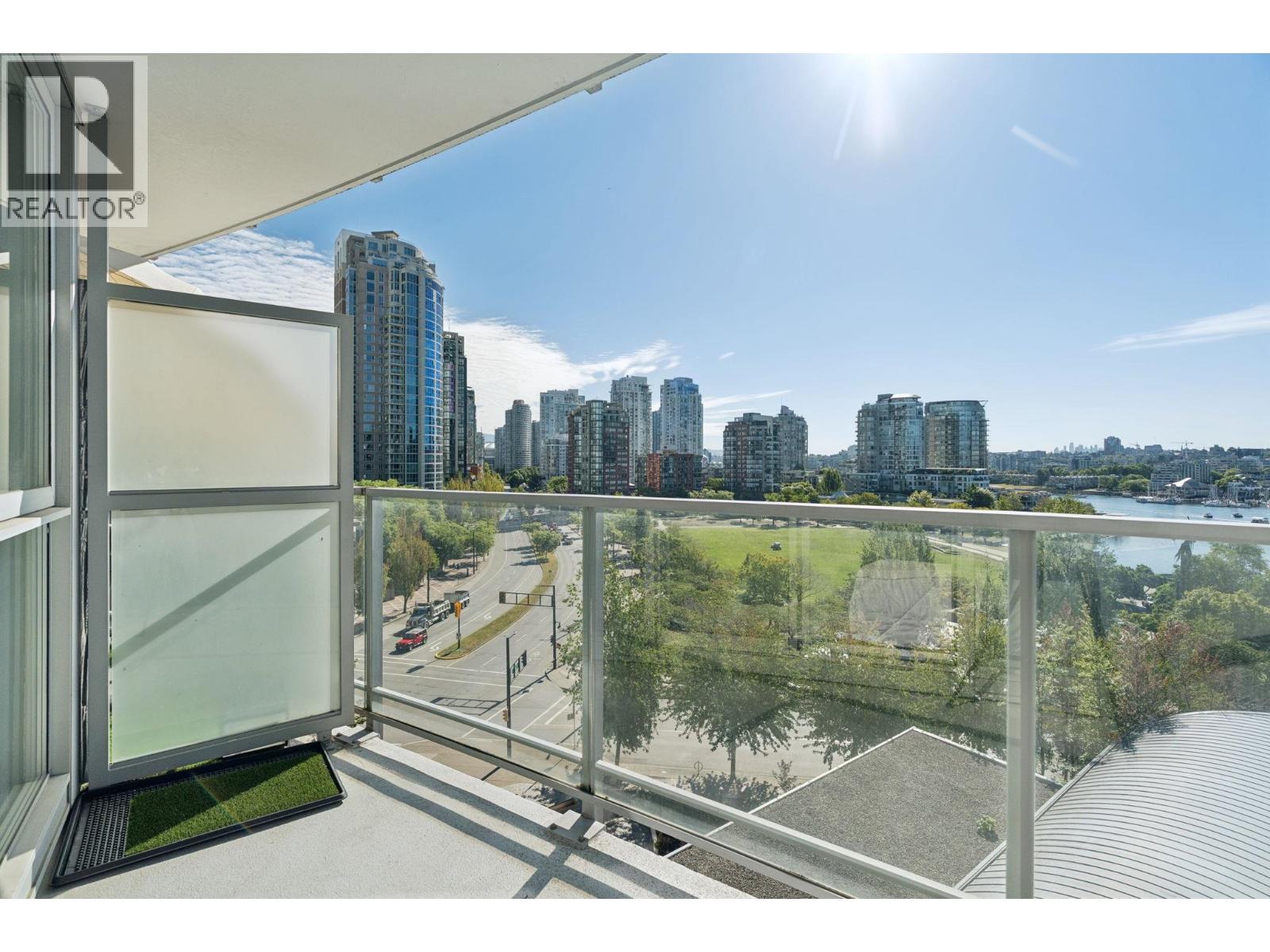 908 1408 Strathmore Mews Property Photo 31