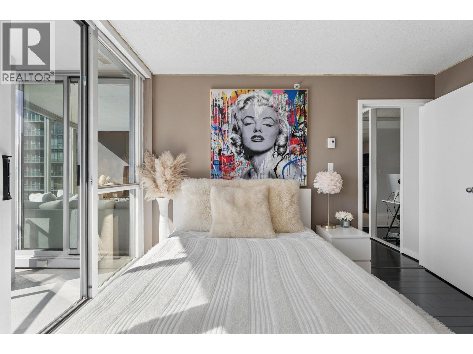 908 1408 Strathmore Mews Property Photo 35