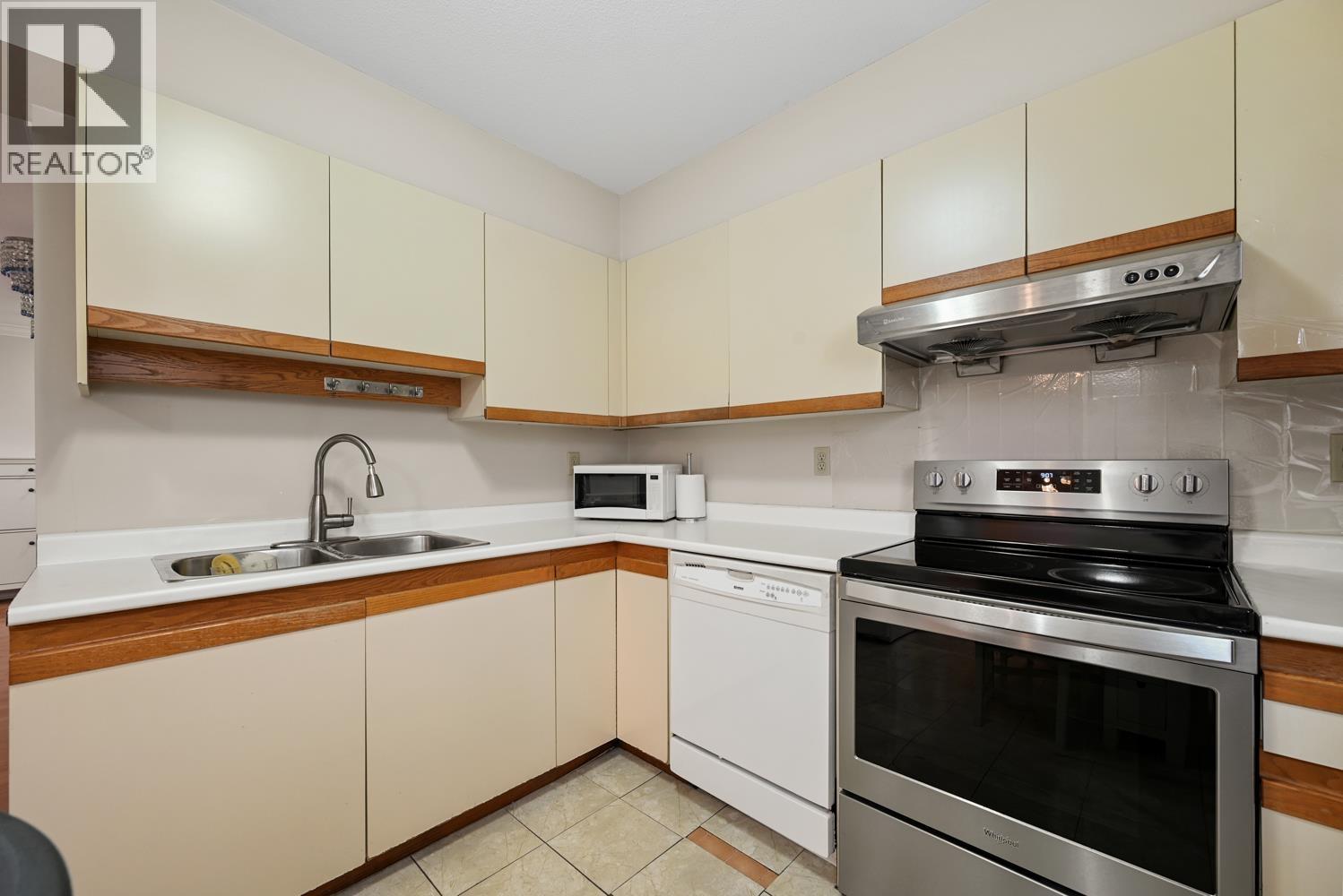 819 W 70th Avenue Property Photo 9