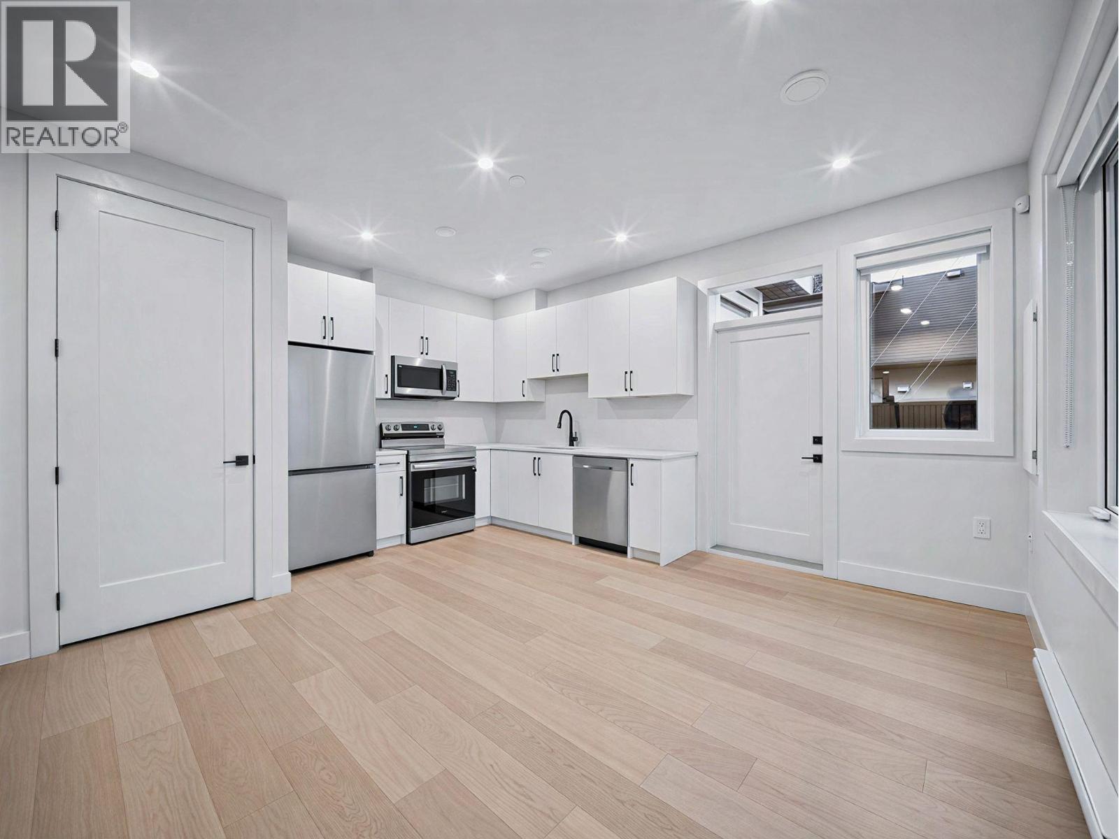 2 6989 Kerr Street Property Photo 2