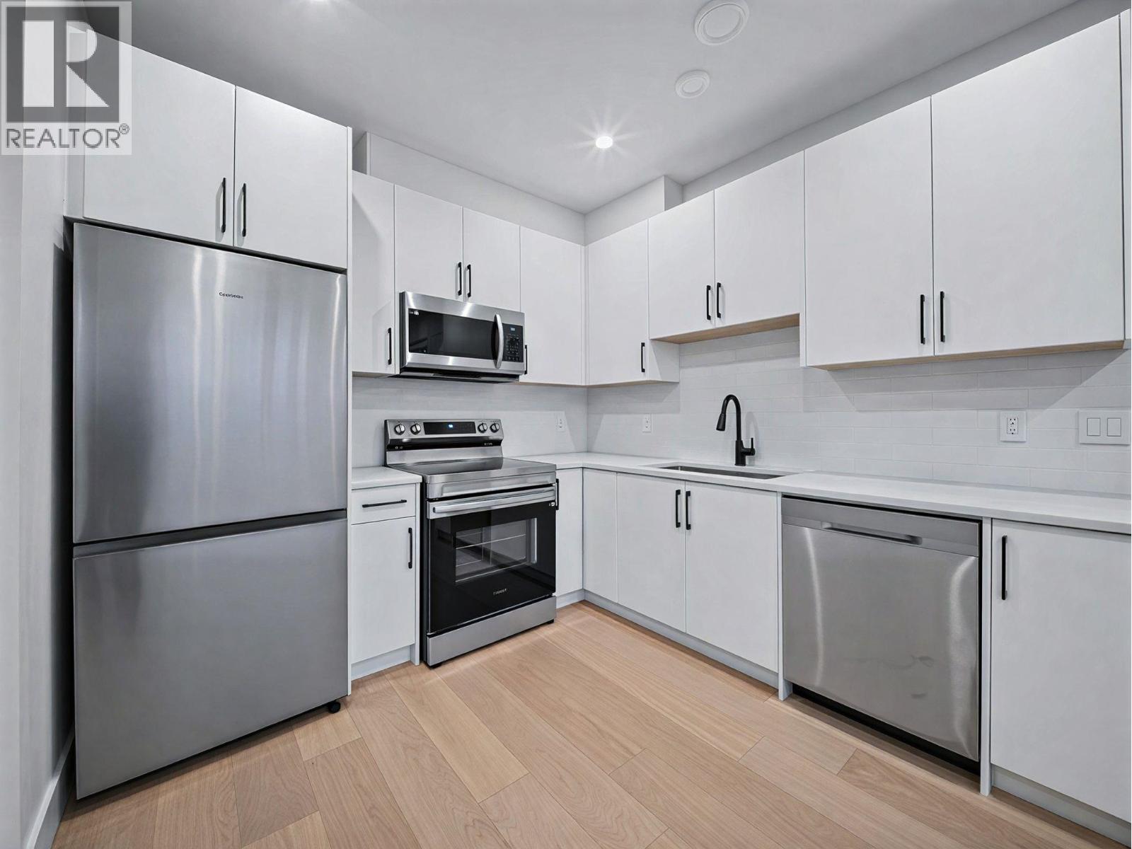 2 6989 Kerr Street Property Photo 4