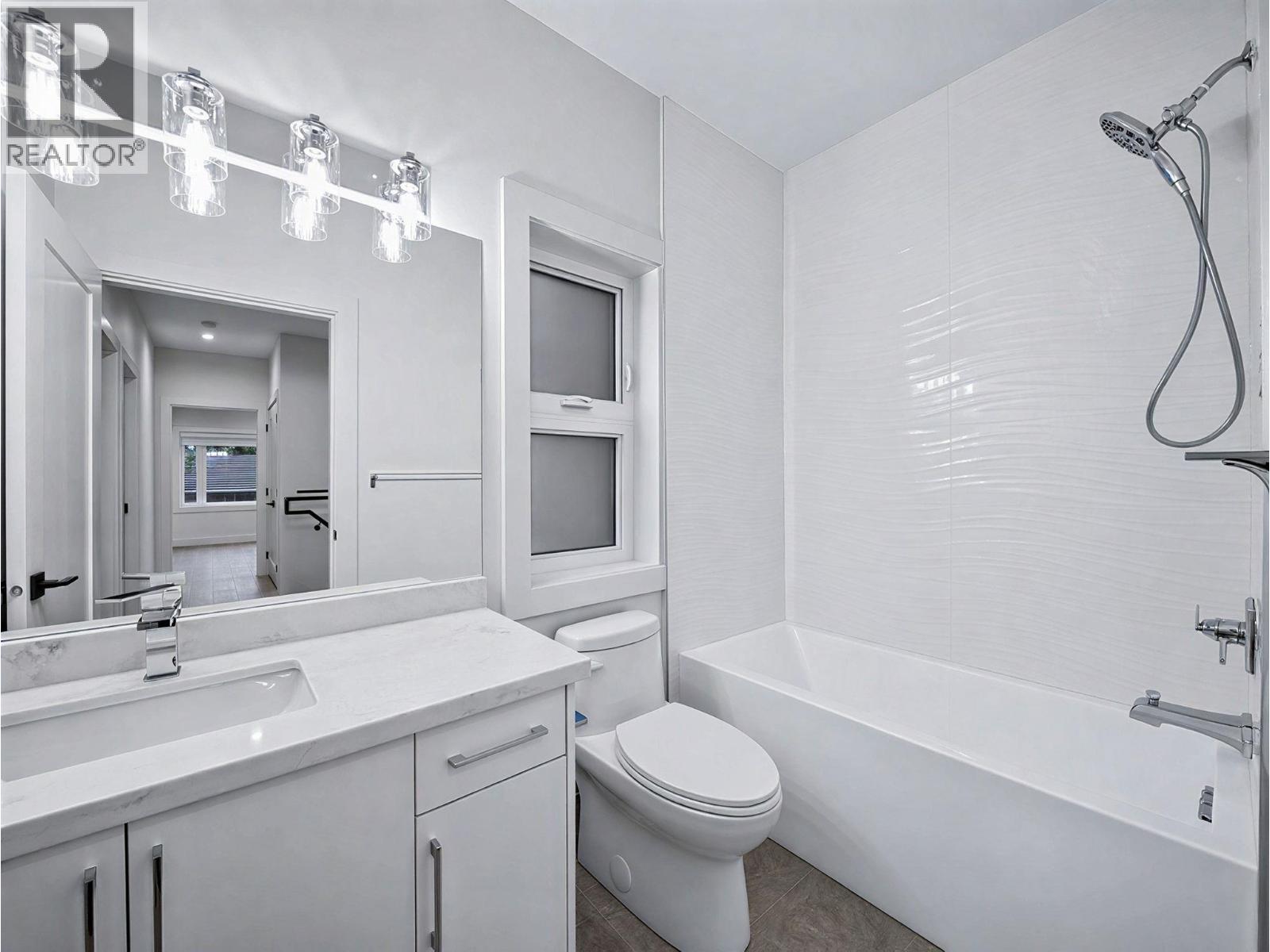 2 6989 Kerr Street Property Photo 6