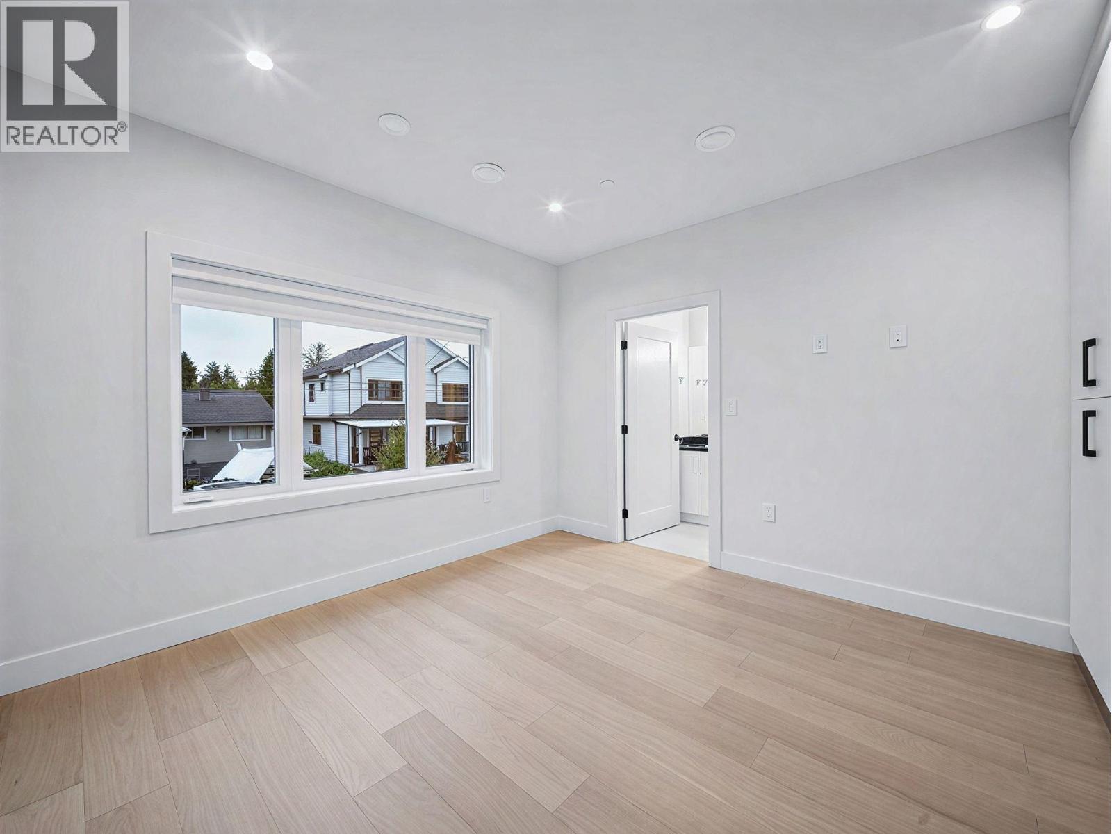2 6989 Kerr Street Property Photo 8