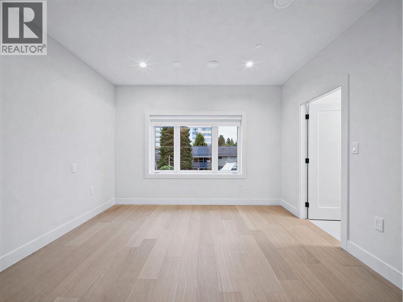 2 6989 Kerr Street Property Photo 9
