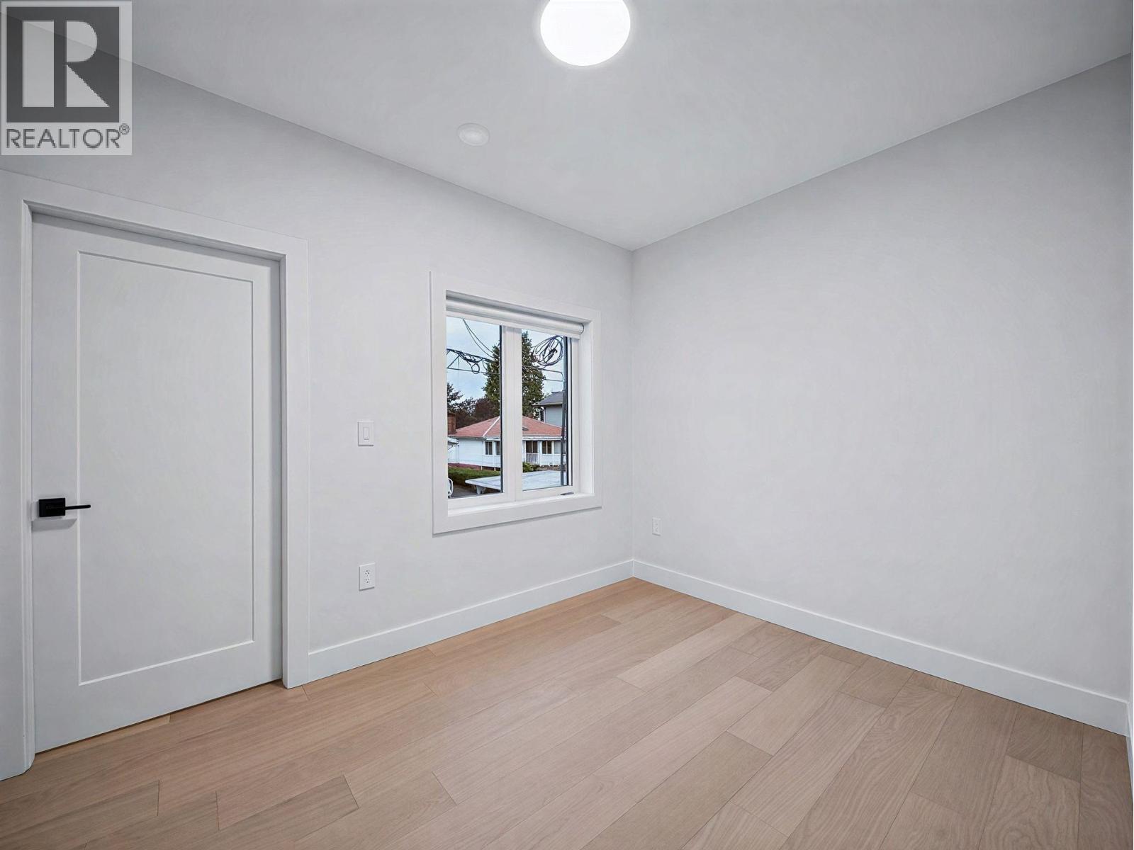 2 6989 Kerr Street Property Photo 11