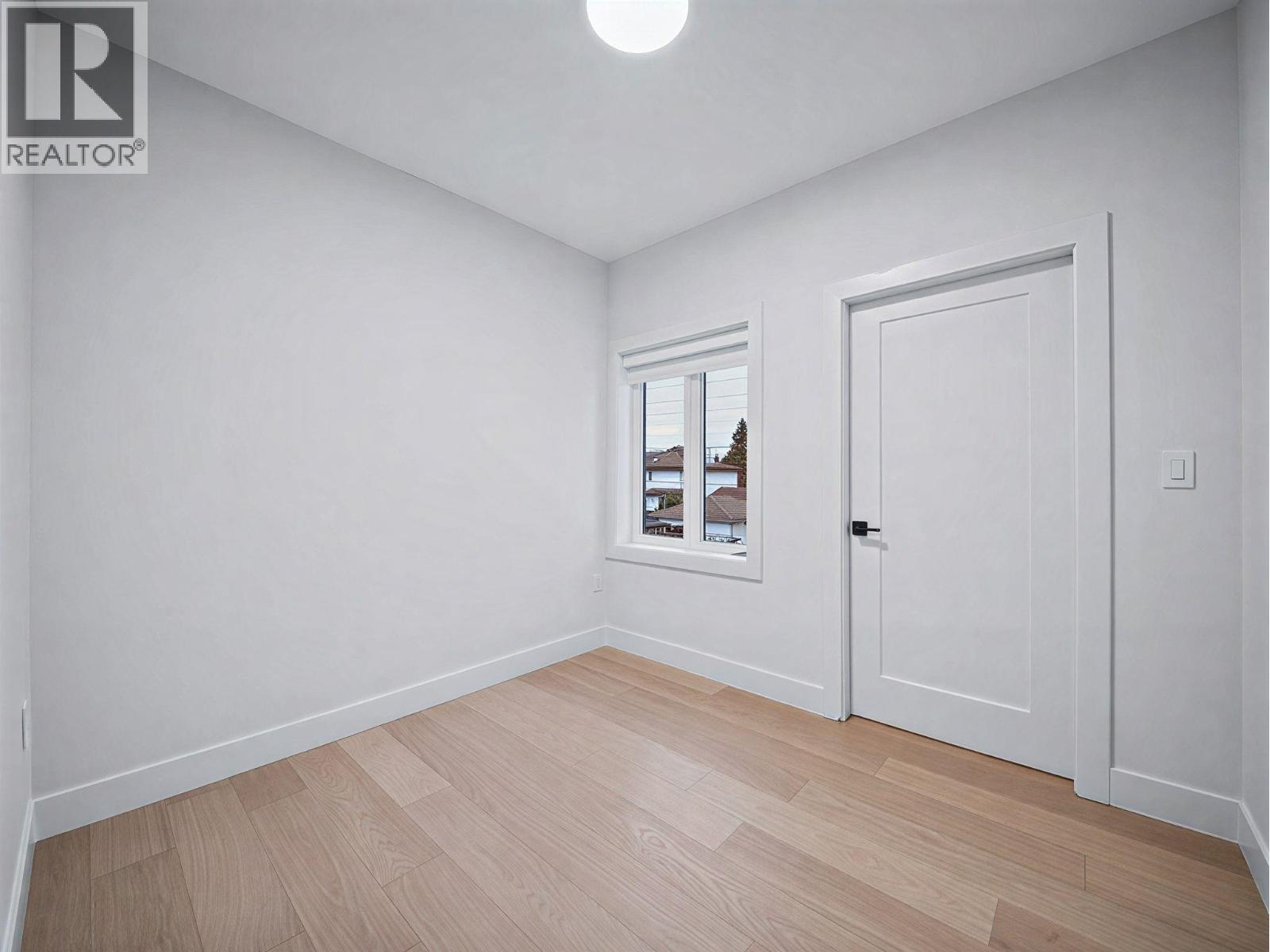 2 6989 Kerr Street Property Photo 12